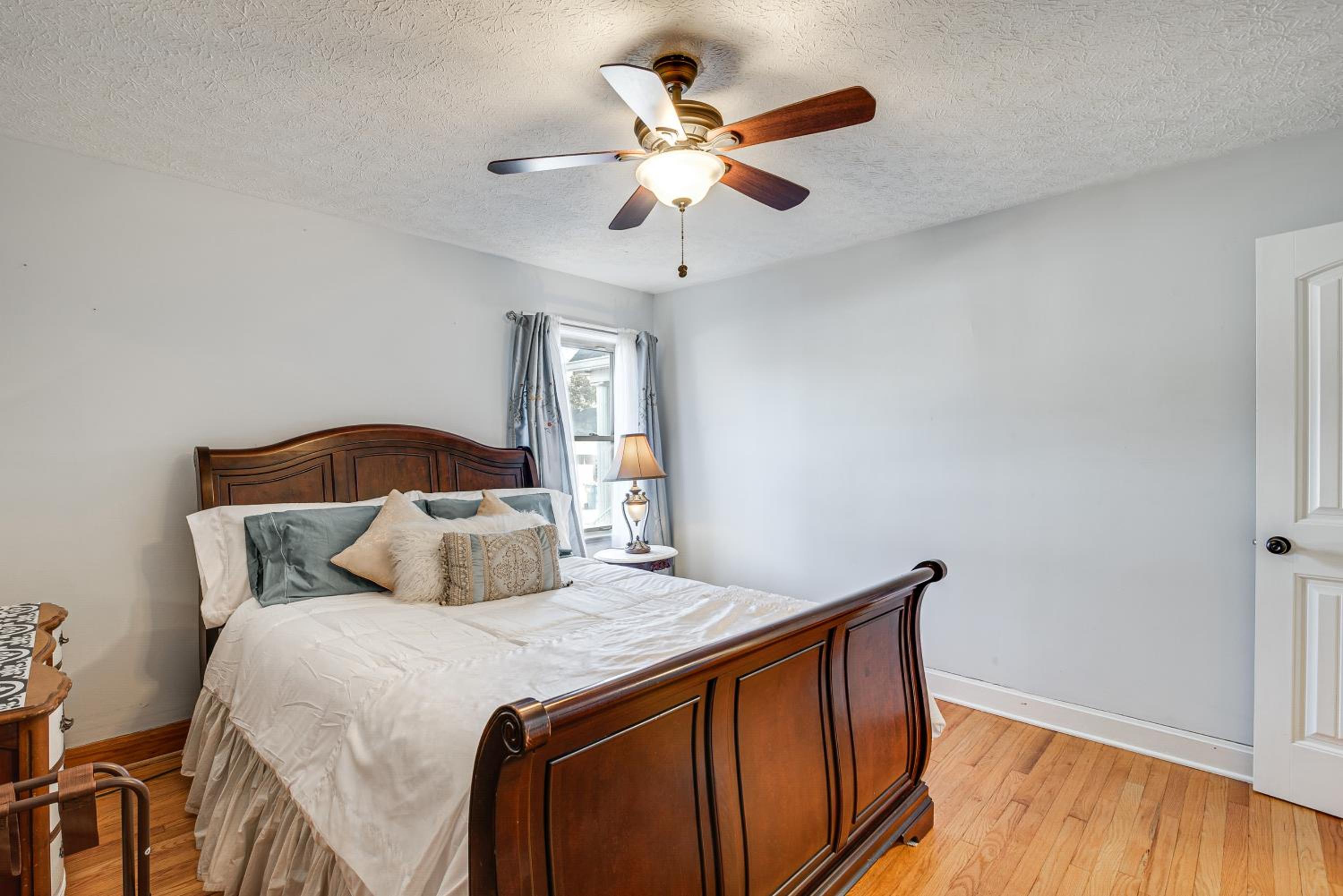 Less Than 1 Mi to Dtwn Franklin Charming Home with Sunroom!
