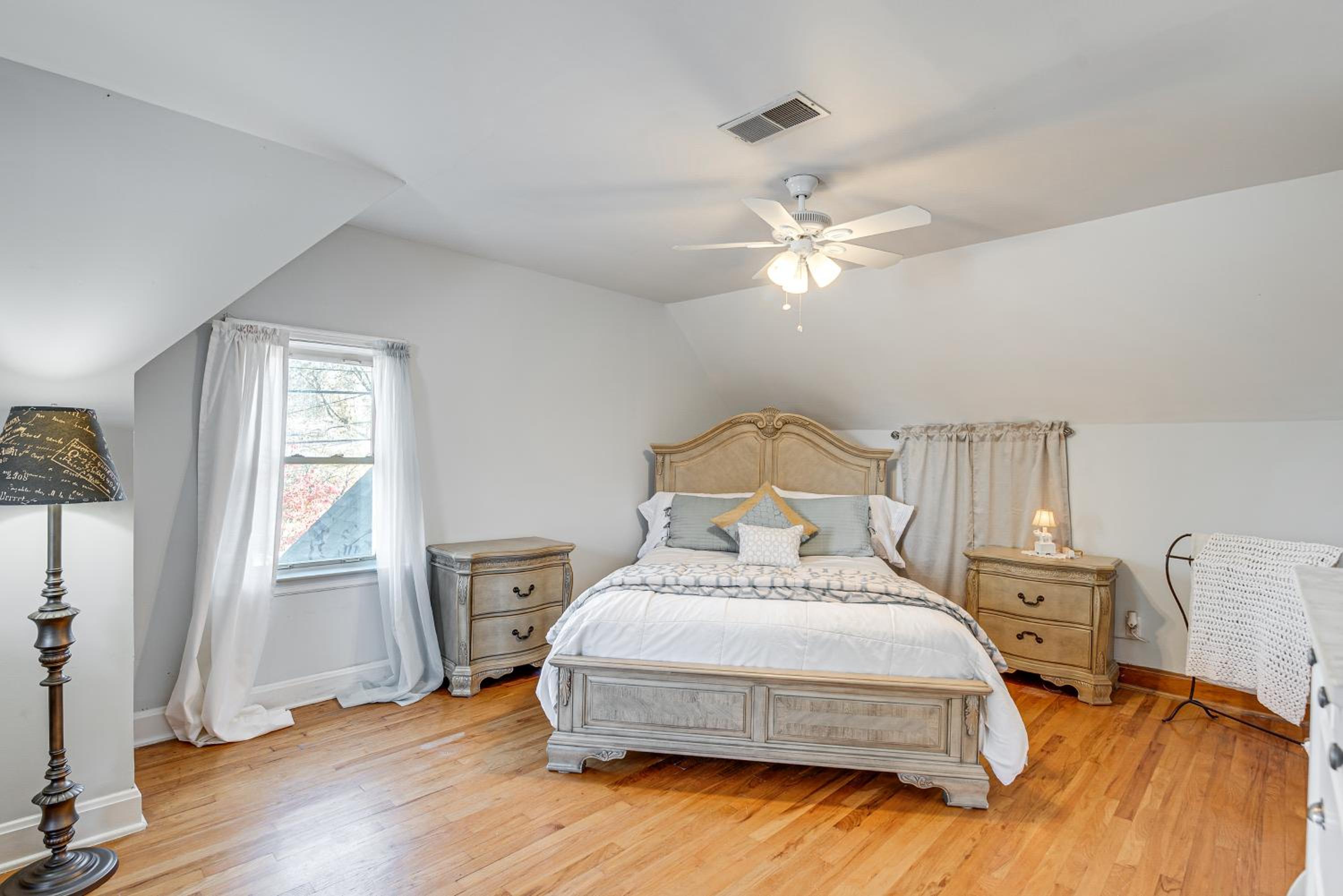 Less Than 1 Mi to Dtwn Franklin Charming Home with Sunroom!