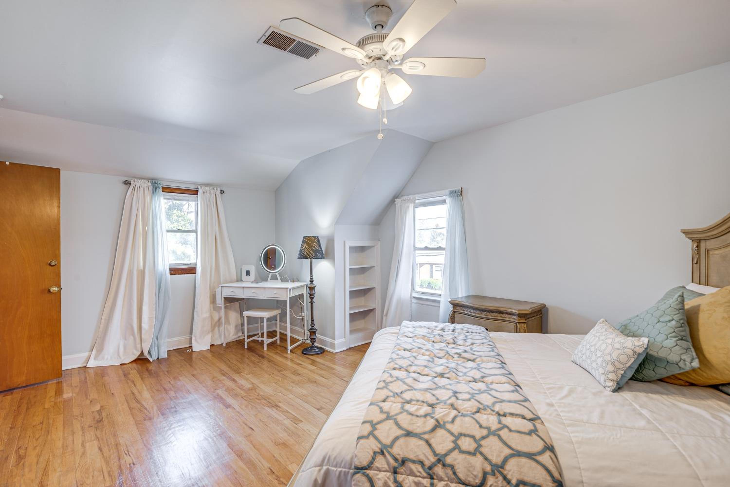 Less Than 1 Mi to Dtwn Franklin Charming Home with Sunroom!