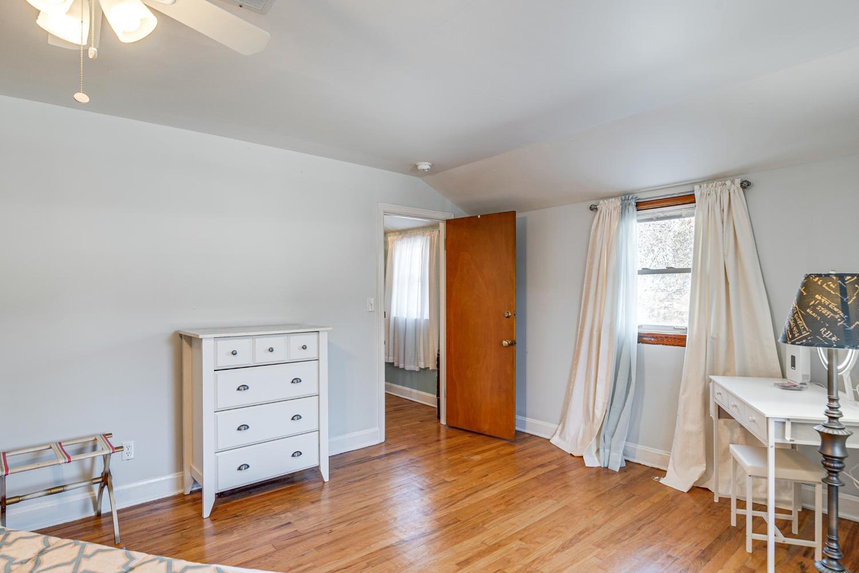 Less Than 1 Mi to Dtwn Franklin Charming Home with Sunroom!