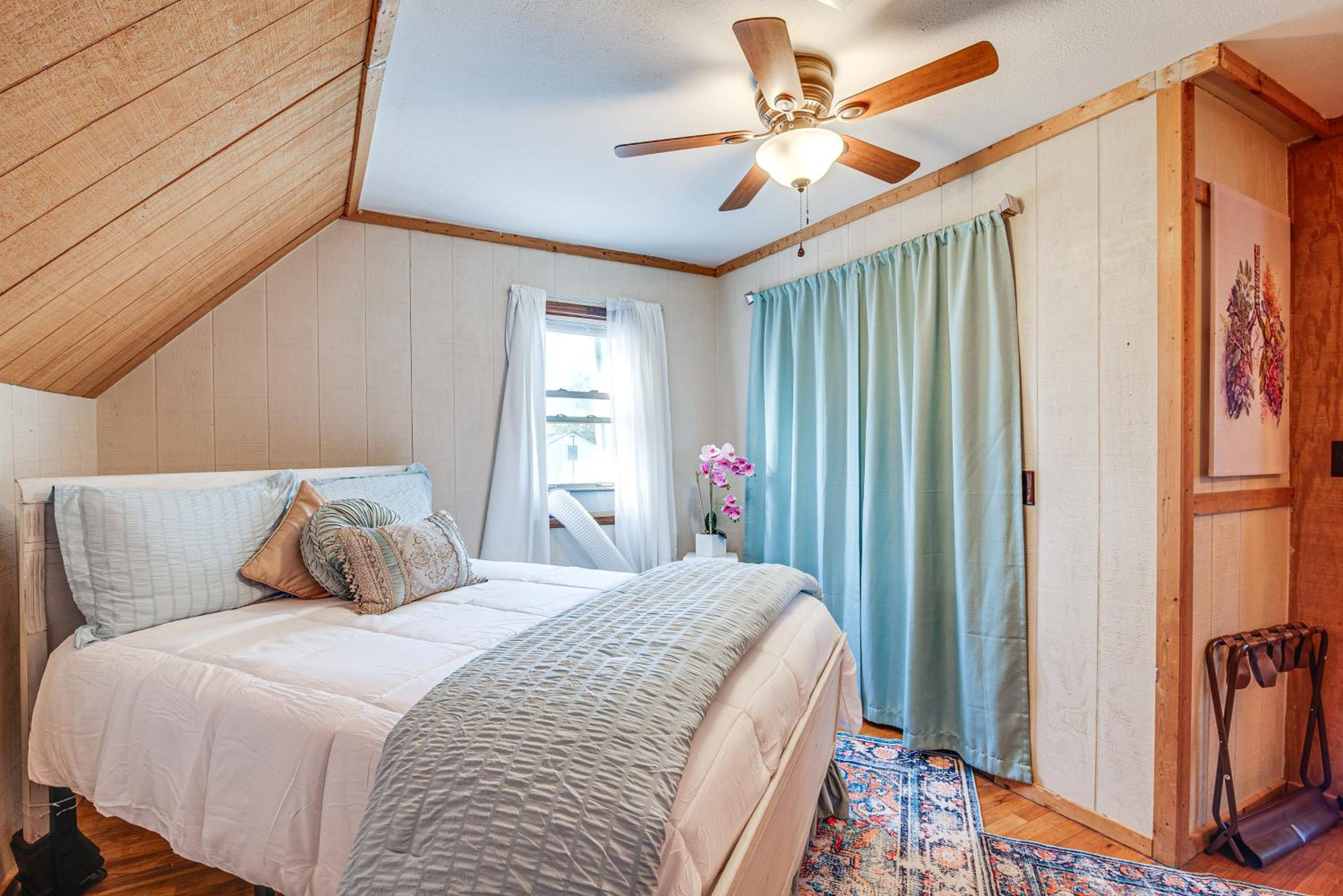 Less Than 1 Mi to Dtwn Franklin Charming Home with Sunroom!