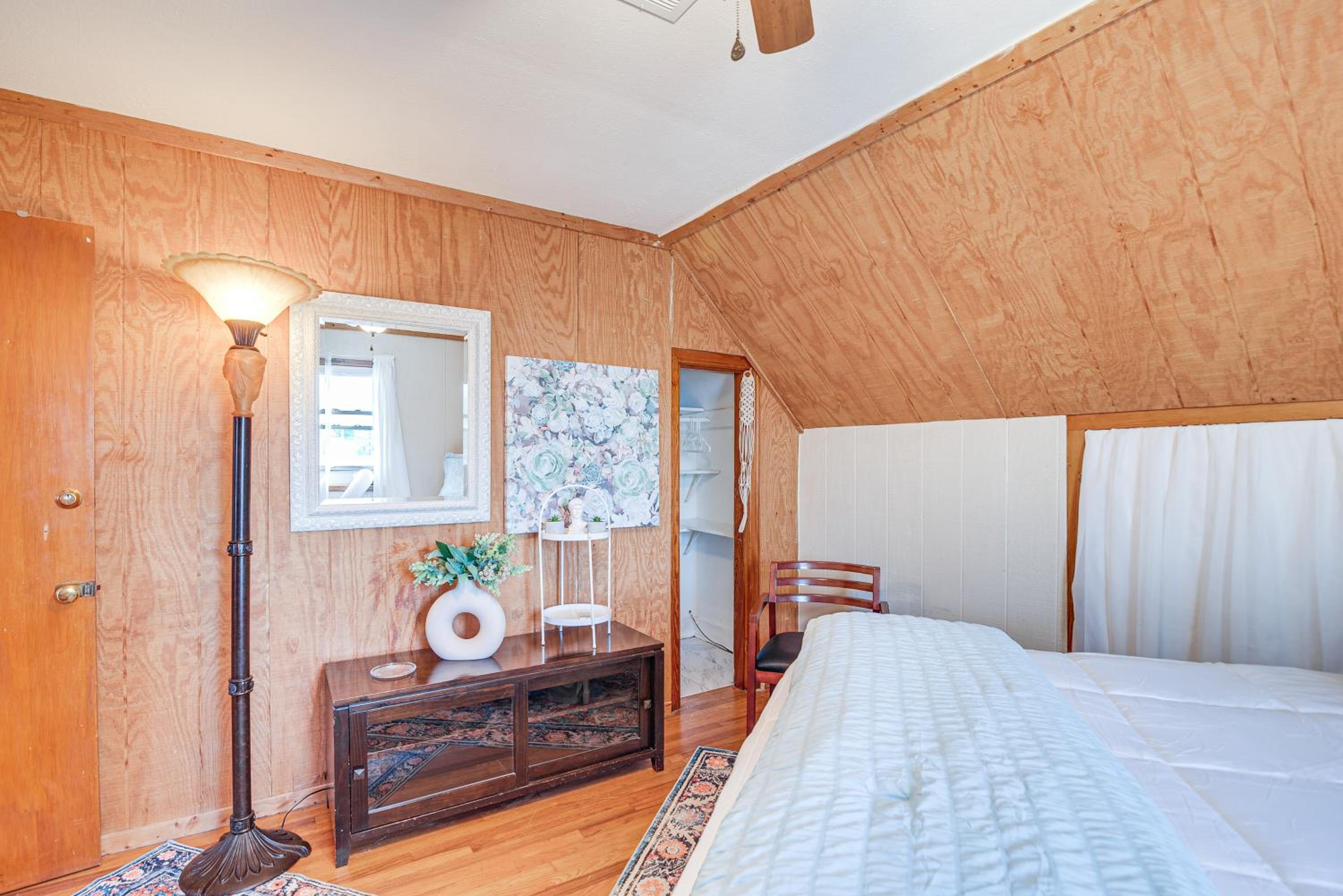 Less Than 1 Mi to Dtwn Franklin Charming Home with Sunroom!