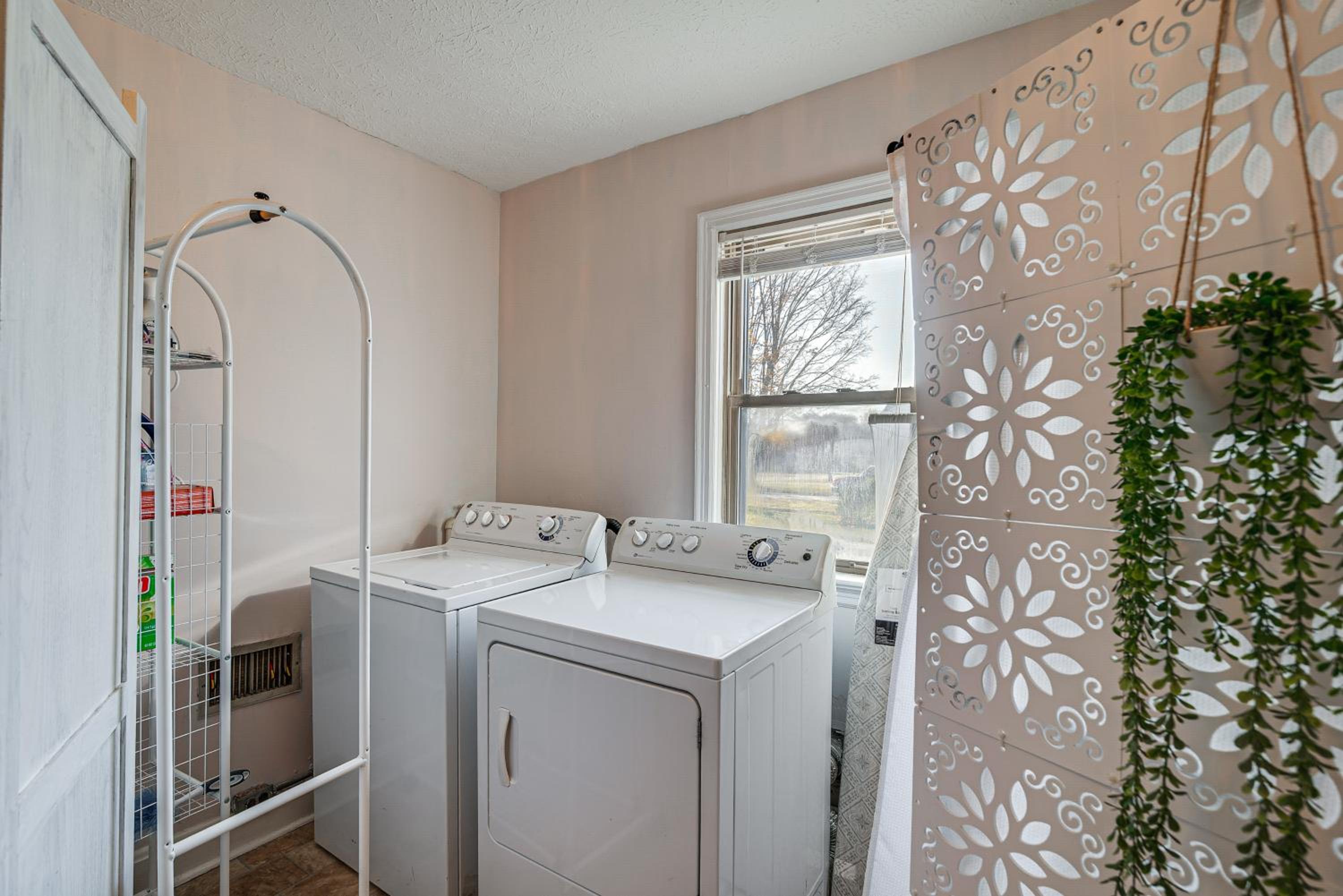 Less Than 1 Mi to Dtwn Franklin Charming Home with Sunroom!