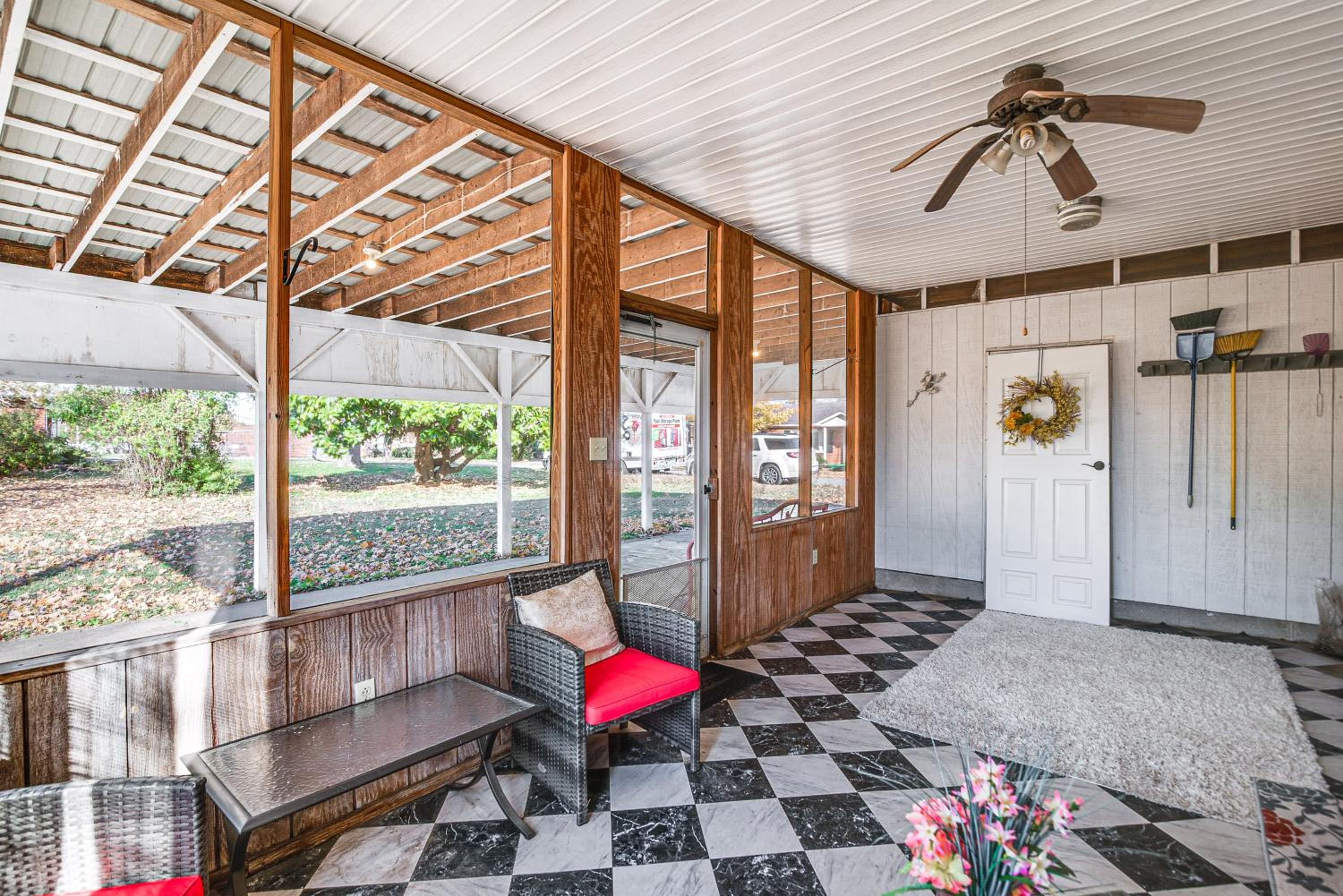 Less Than 1 Mi to Dtwn Franklin Charming Home with Sunroom!