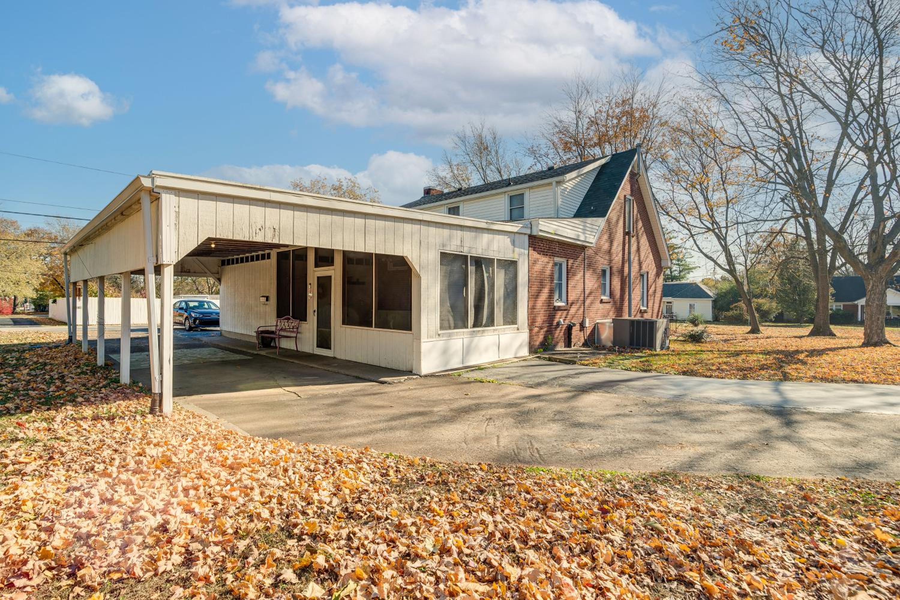 Less Than 1 Mi to Dtwn Franklin Charming Home with Sunroom!