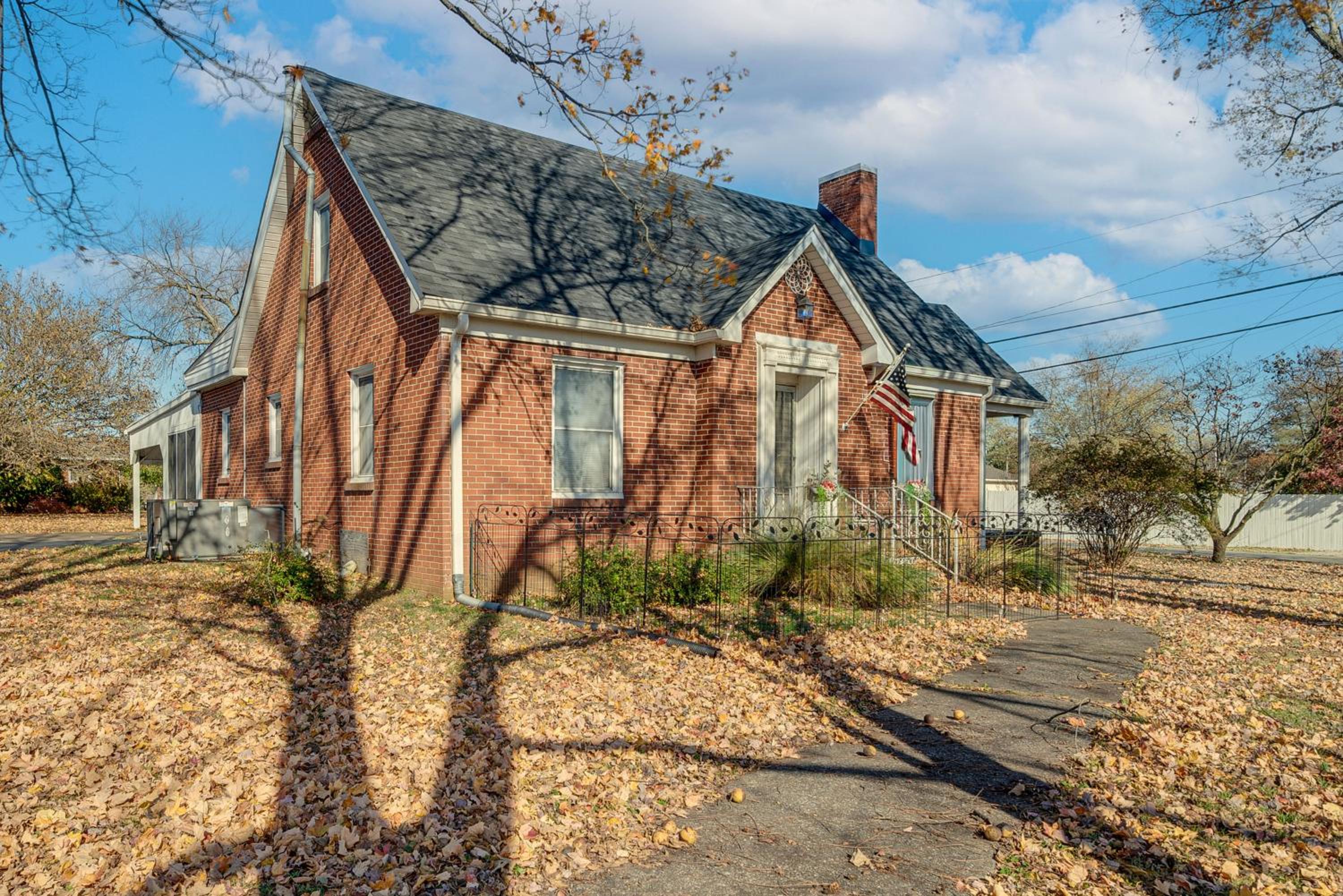 Less Than 1 Mi to Dtwn Franklin Charming Home with Sunroom!