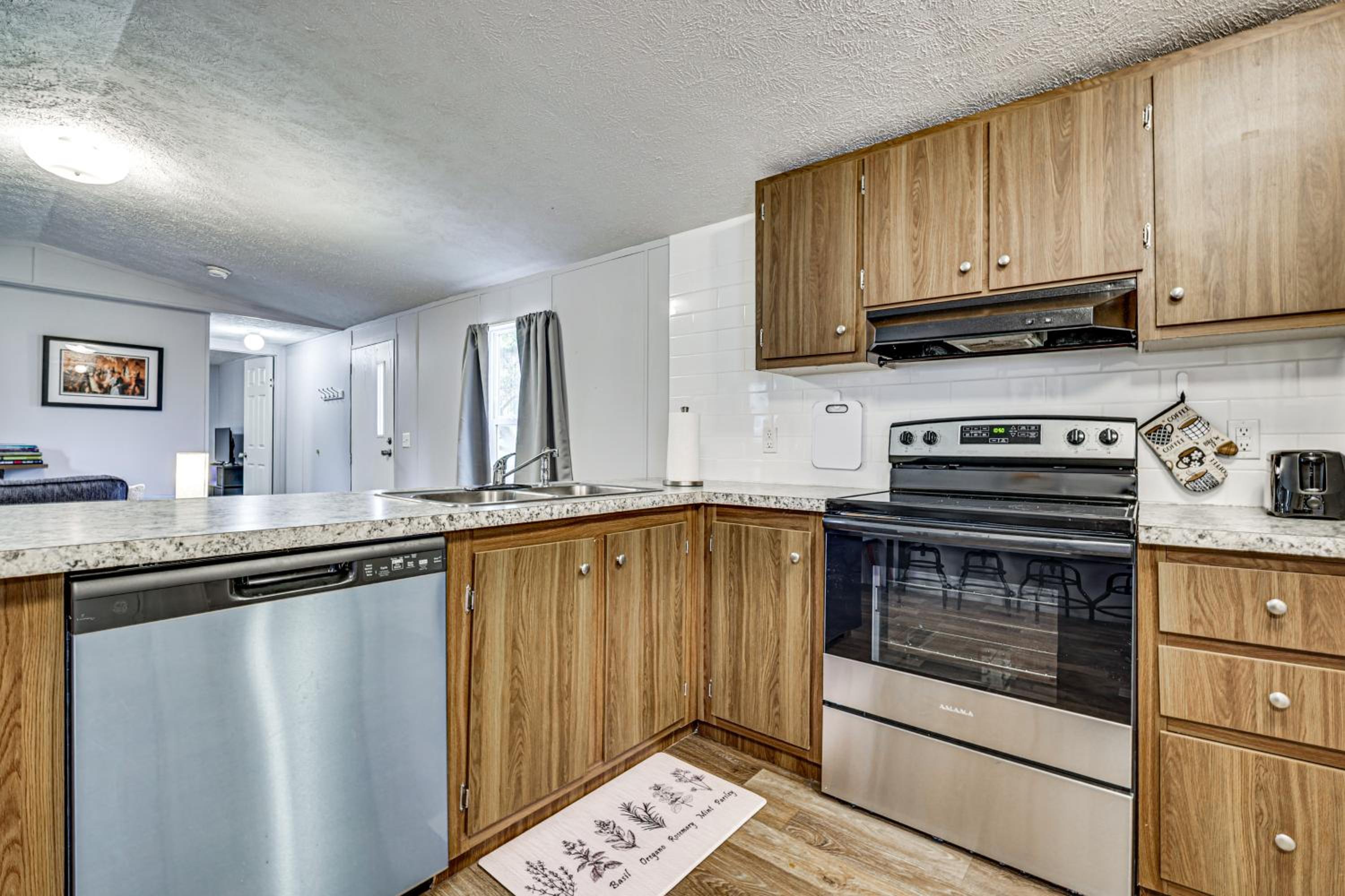 Riverfront Floral City Stay with Dock and Hot Tub!