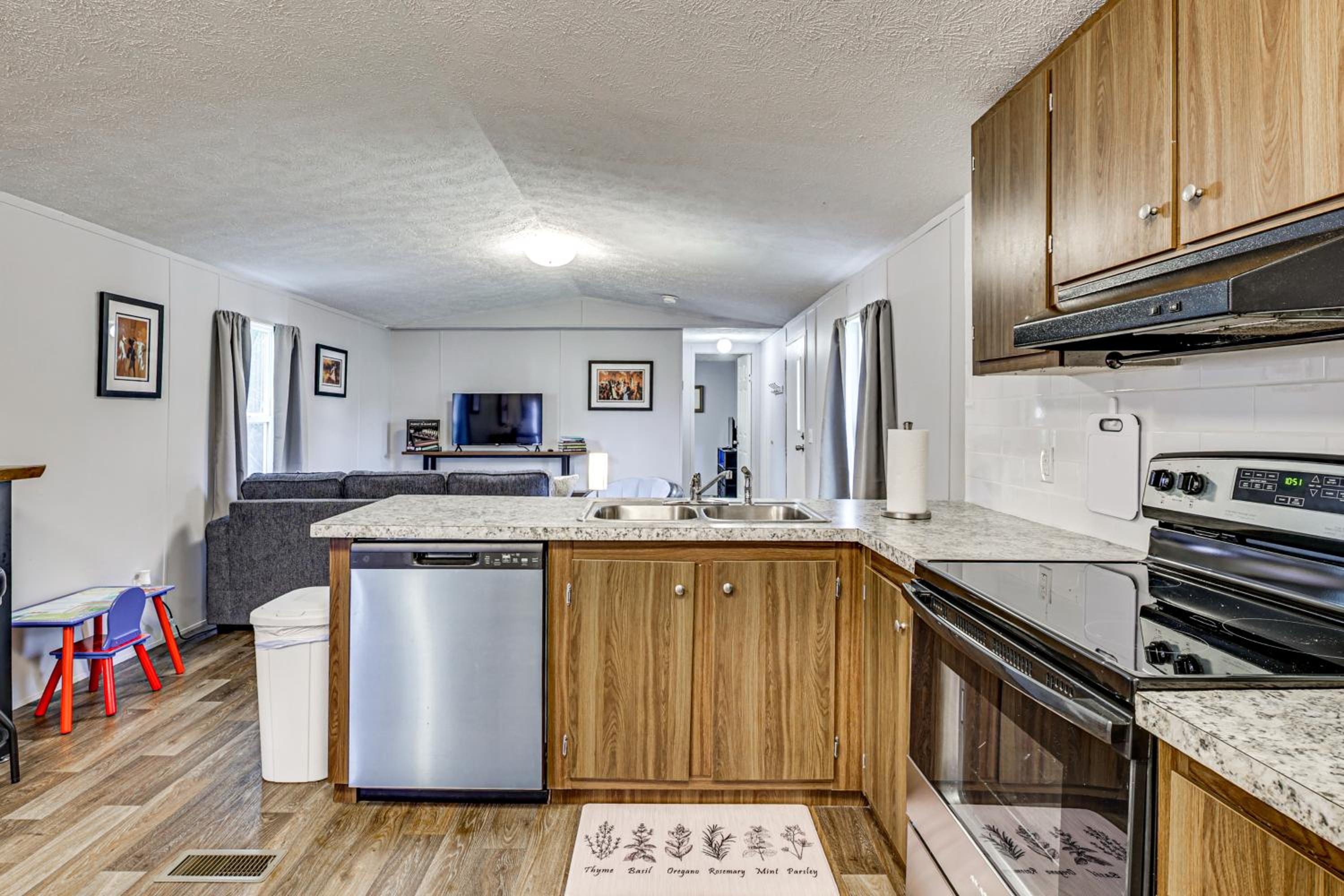 Riverfront Floral City Stay with Dock and Hot Tub!