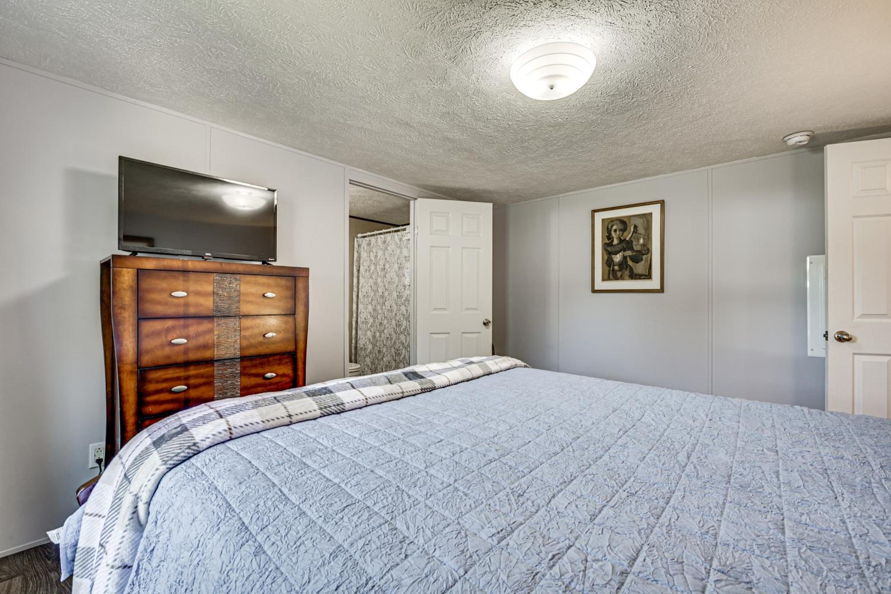 Riverfront Floral City Stay with Dock and Hot Tub!