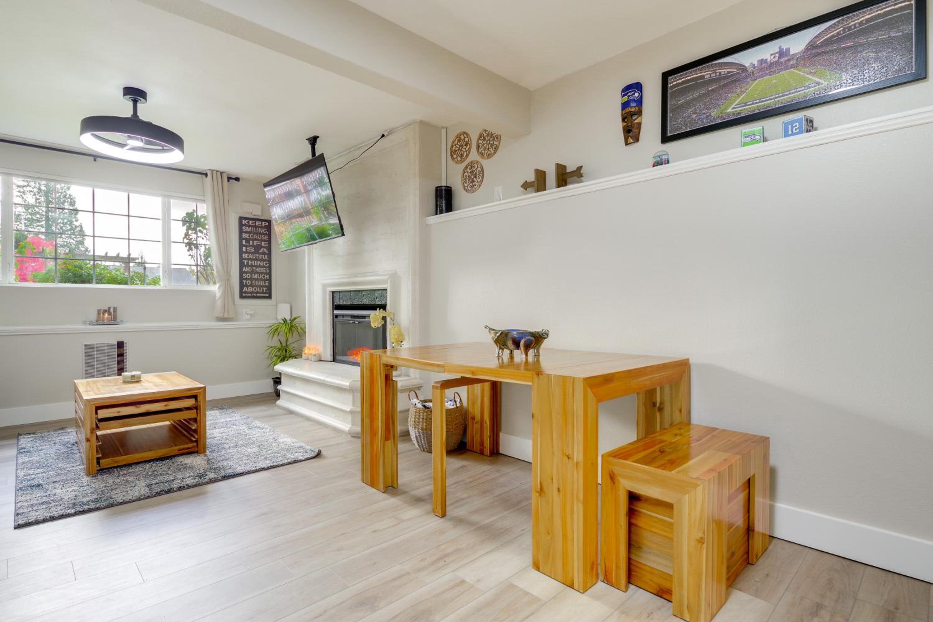 The Salty Hawk Hideaway - Chic Everett ADU