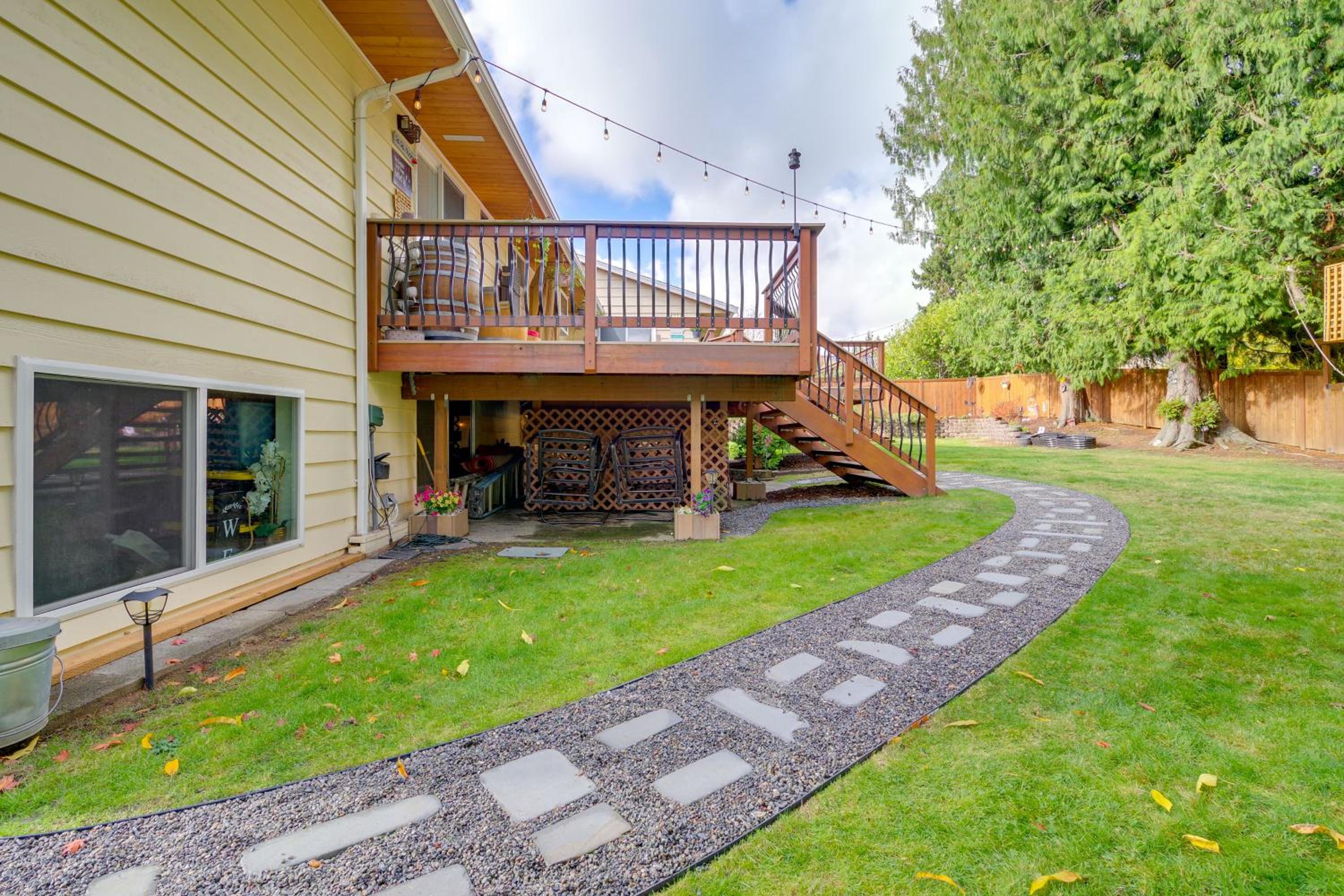 The Salty Hawk Hideaway - Chic Everett ADU