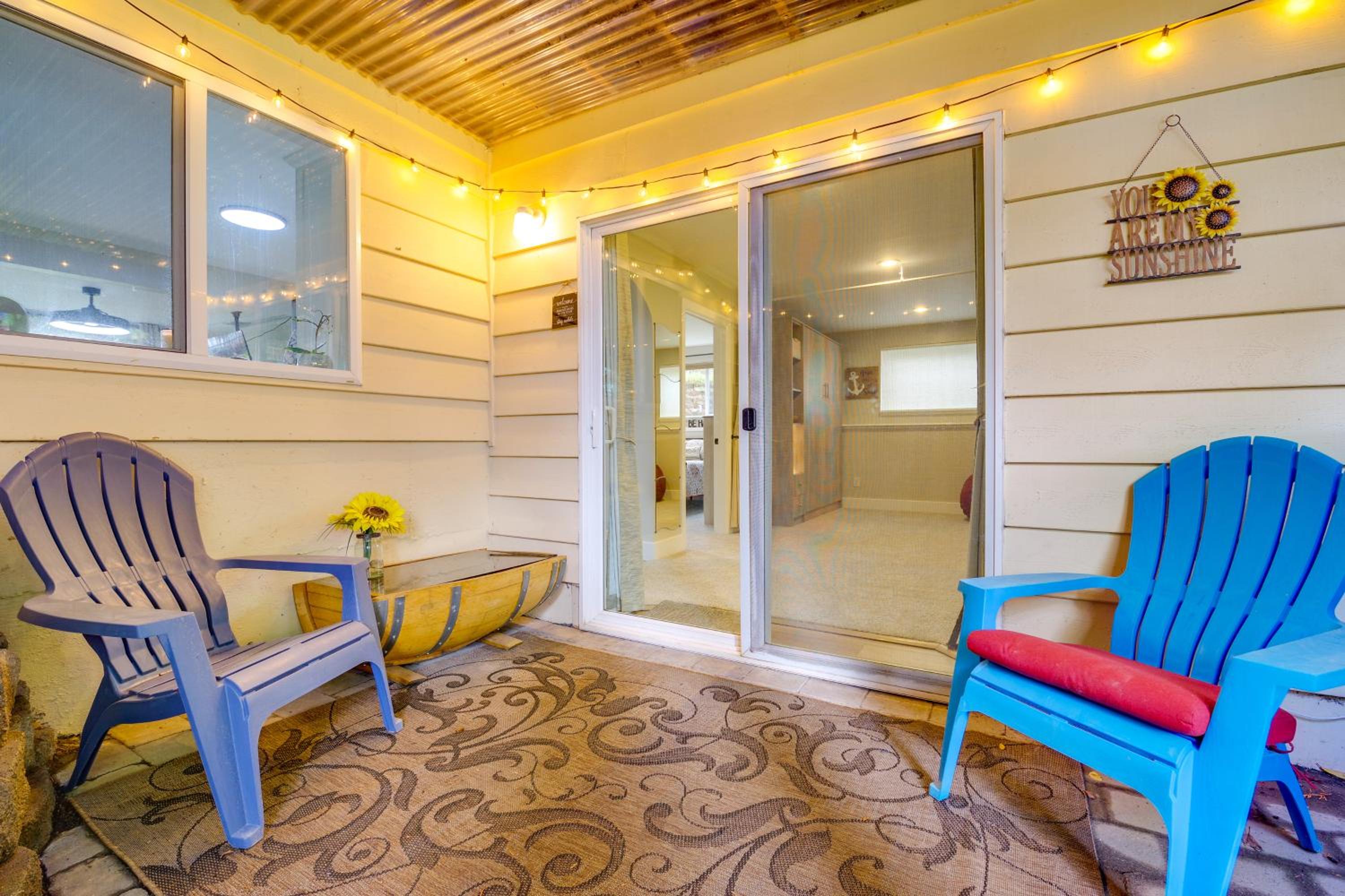 The Salty Hawk Hideaway - Chic Everett ADU