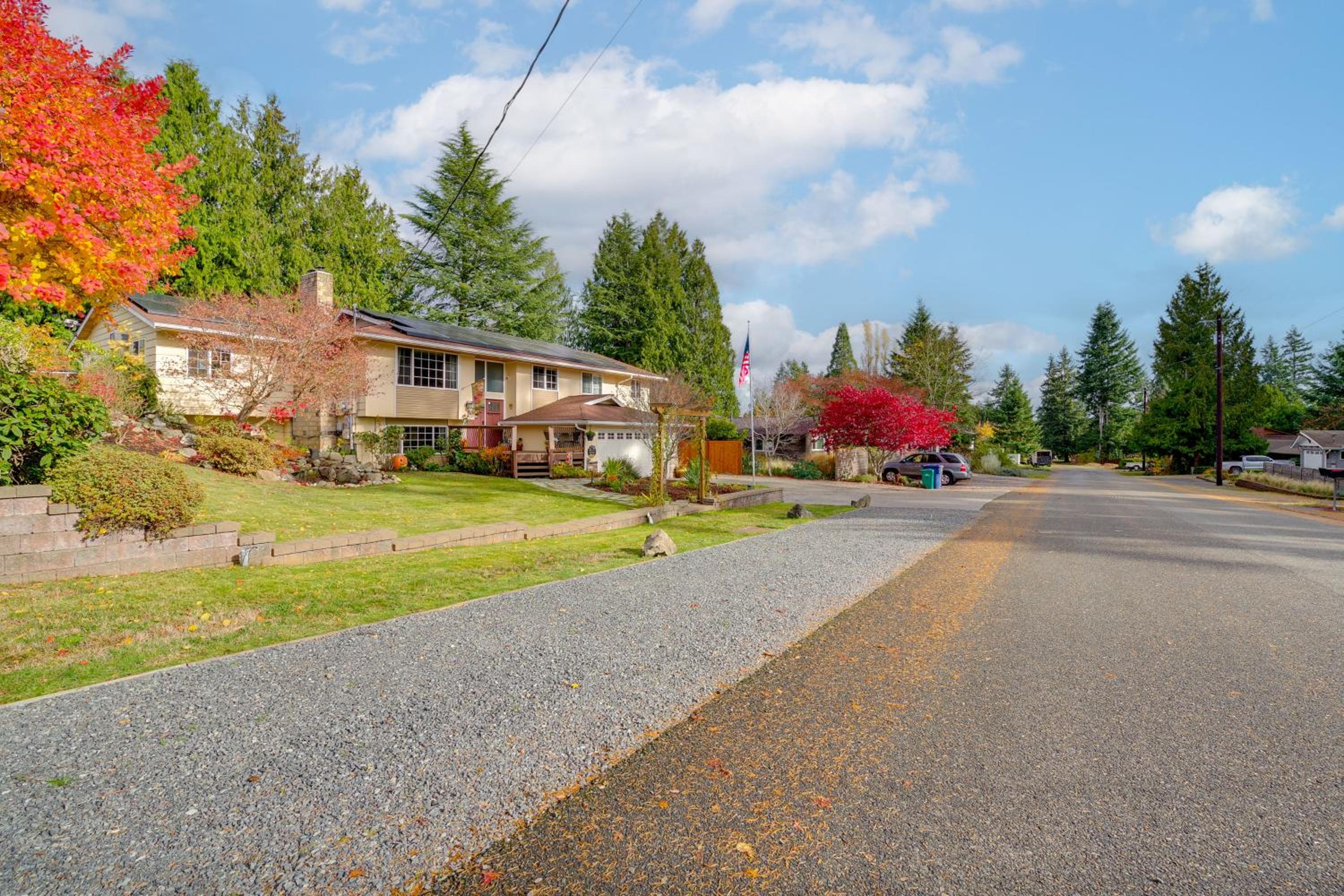 The Salty Hawk Hideaway - Chic Everett ADU