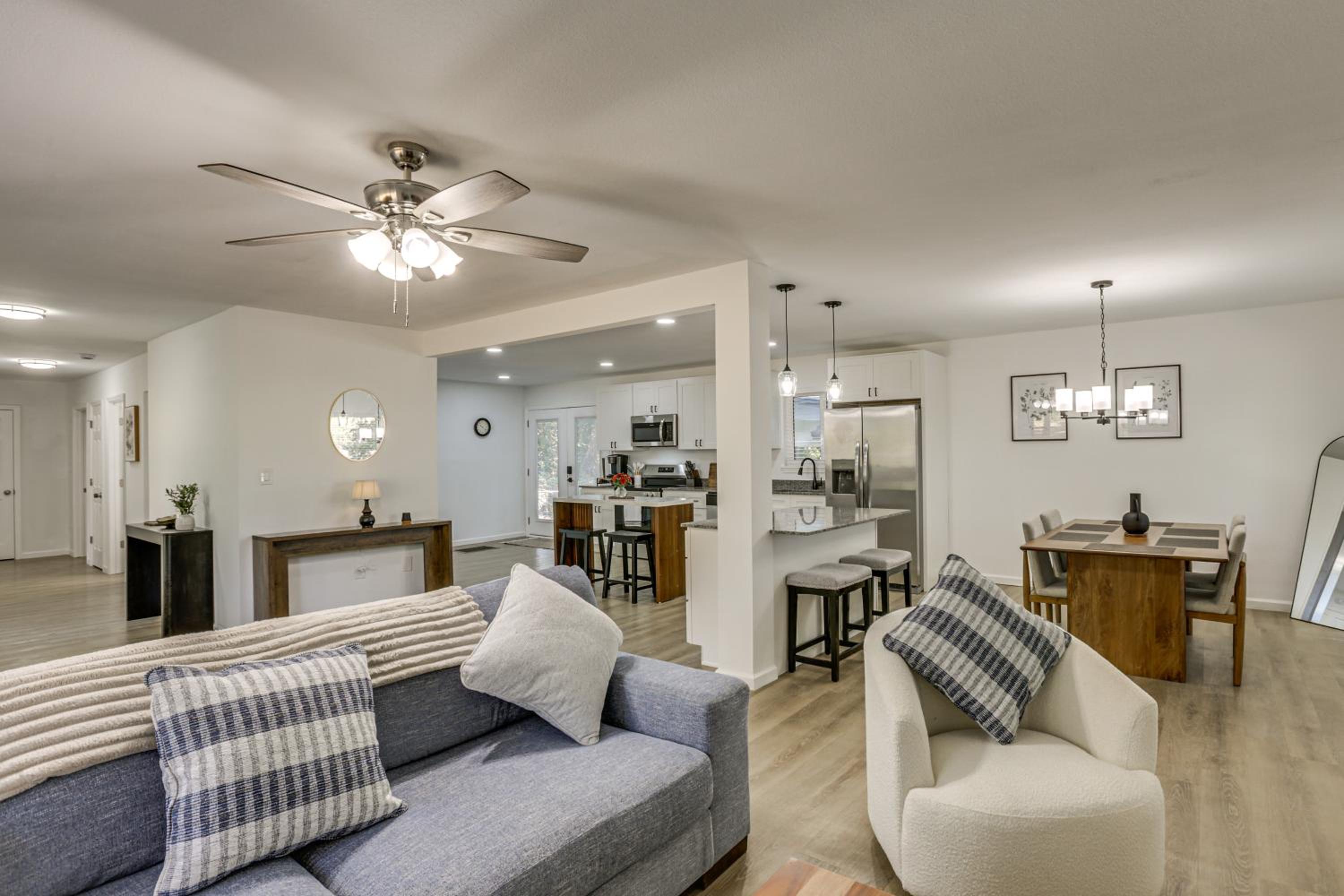 2 Mi to FSU! Group-Friendly Tallahassee Getaway