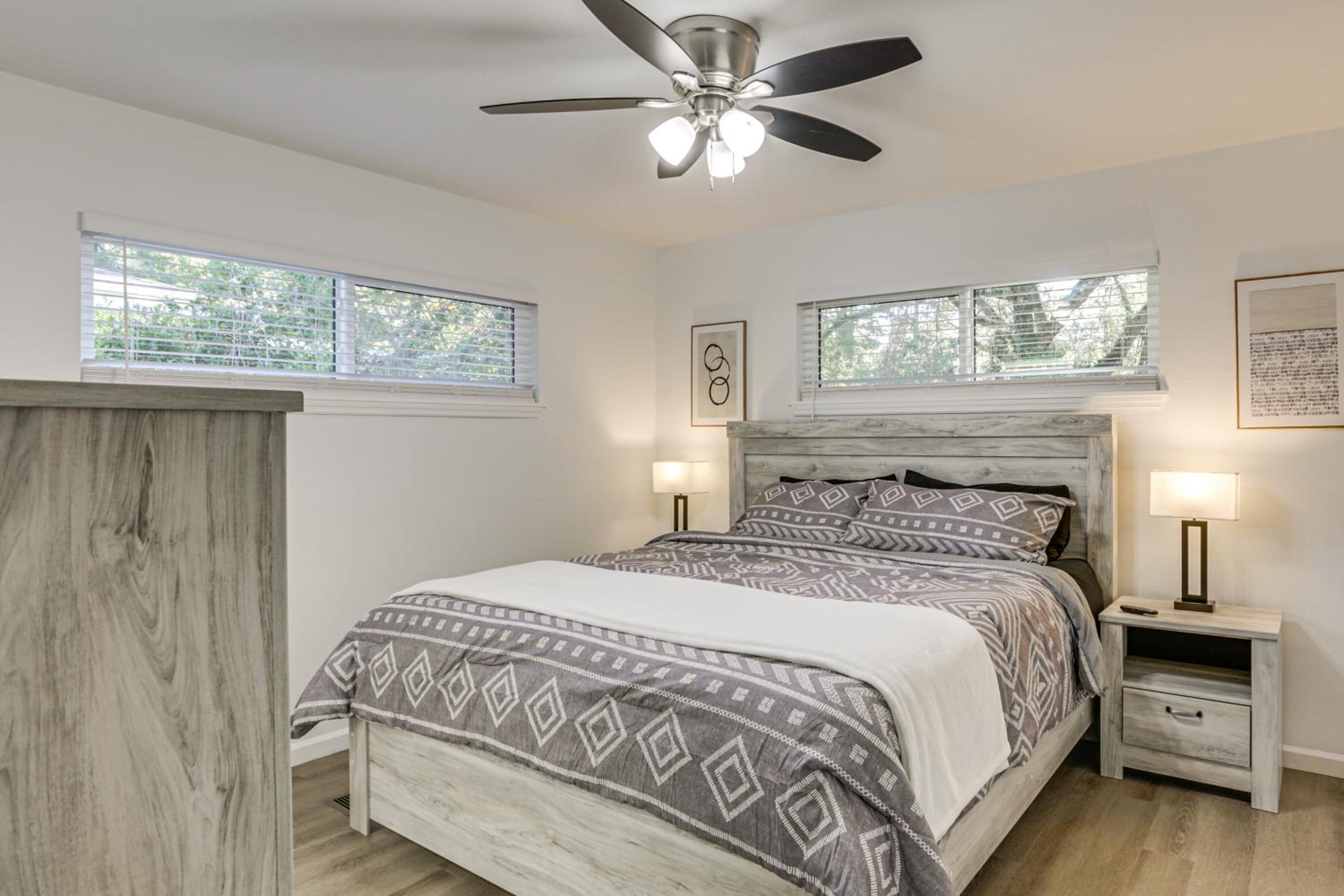 2 Mi to FSU! Group-Friendly Tallahassee Getaway