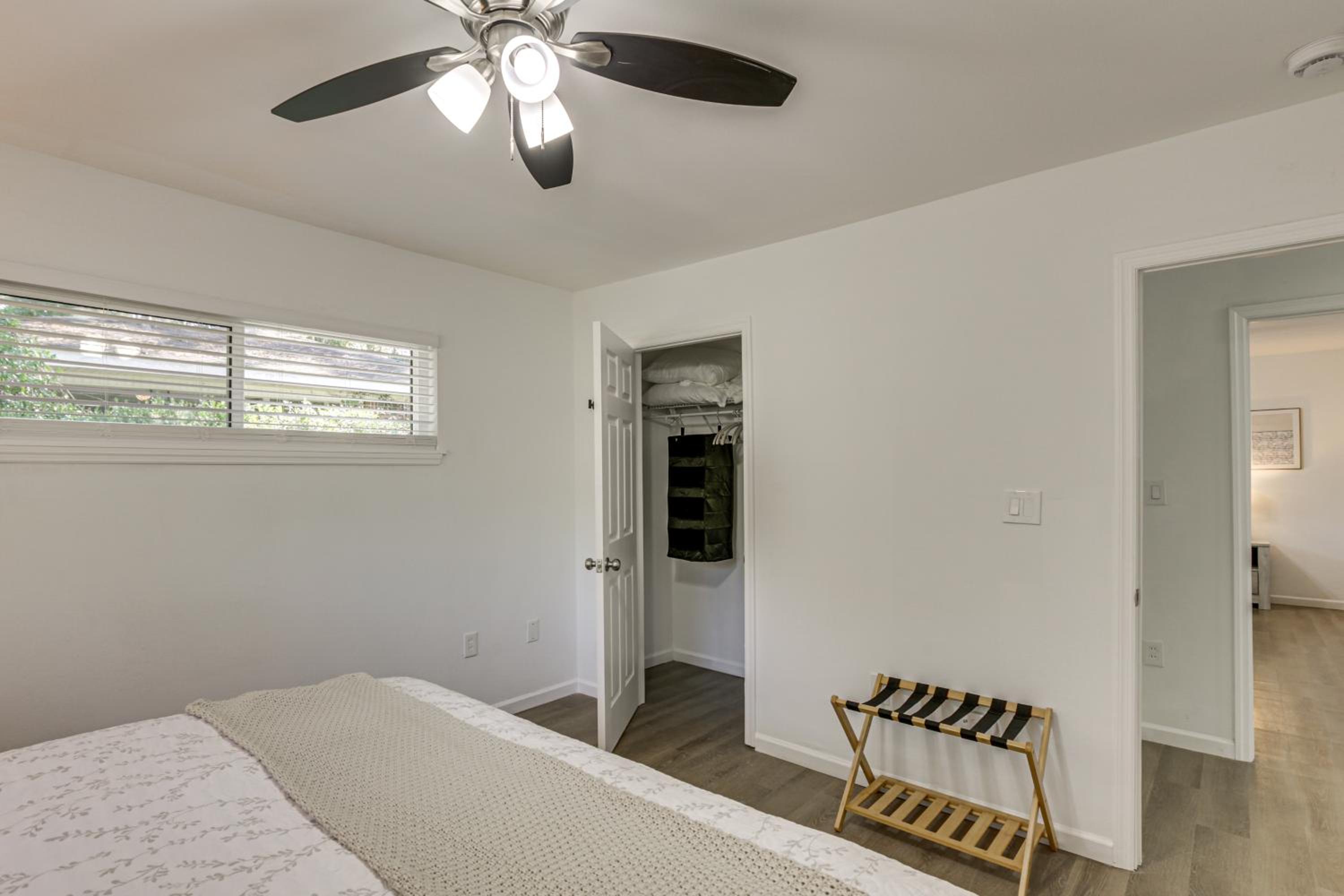 2 Mi to FSU! Group-Friendly Tallahassee Getaway