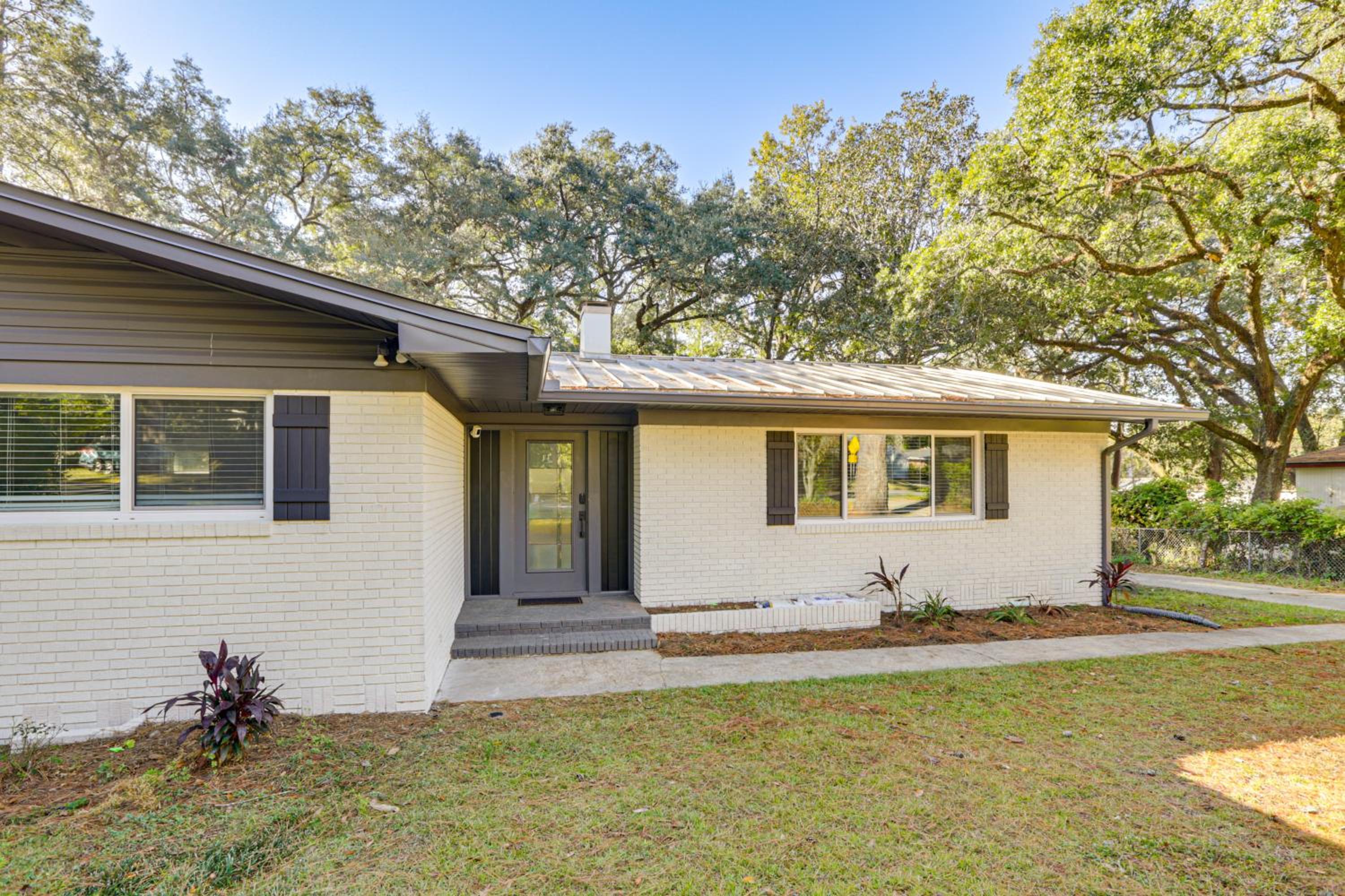2 Mi to FSU! Group-Friendly Tallahassee Getaway