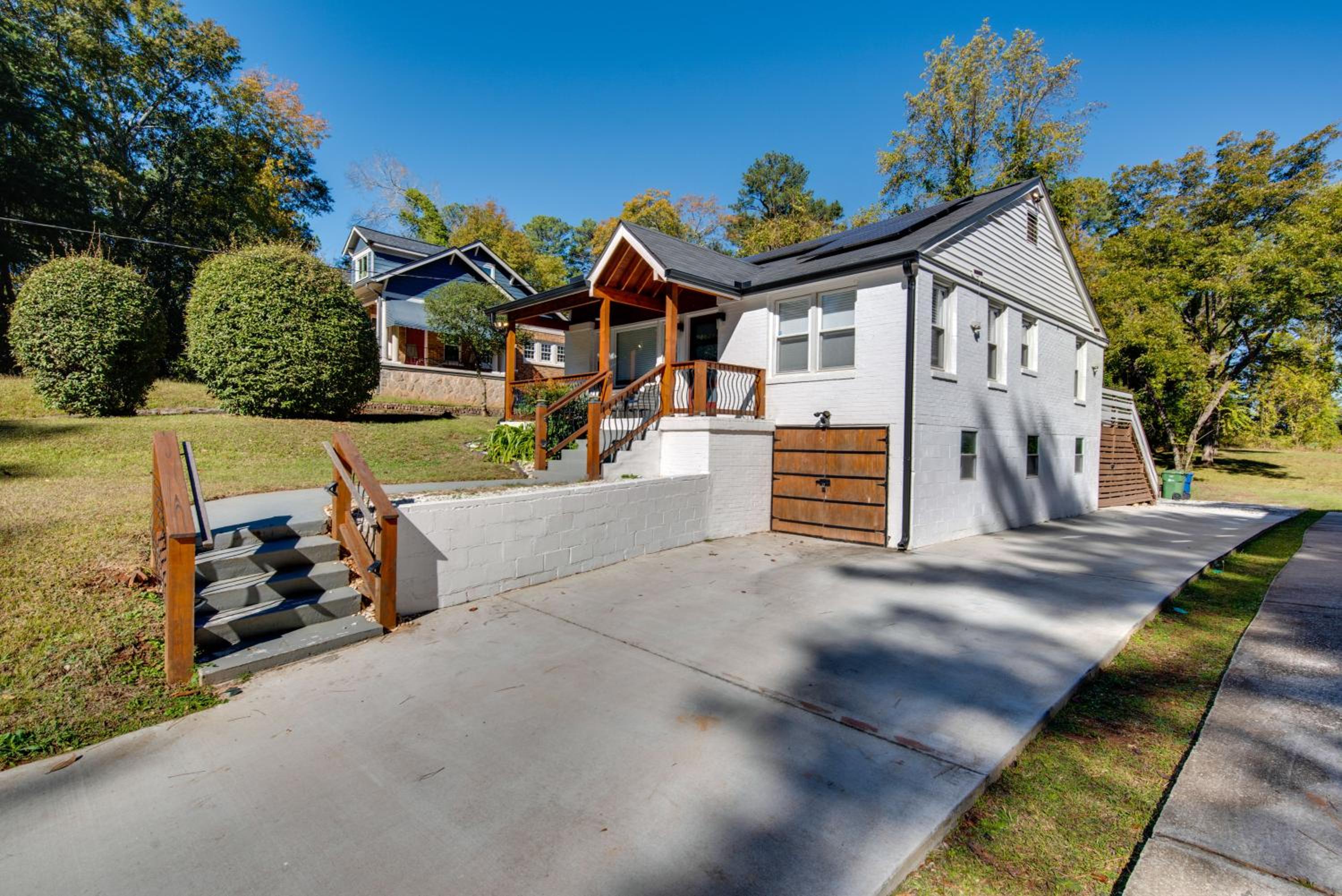 4 Mi to World Cup! Cutest Venetian Hills Cottage