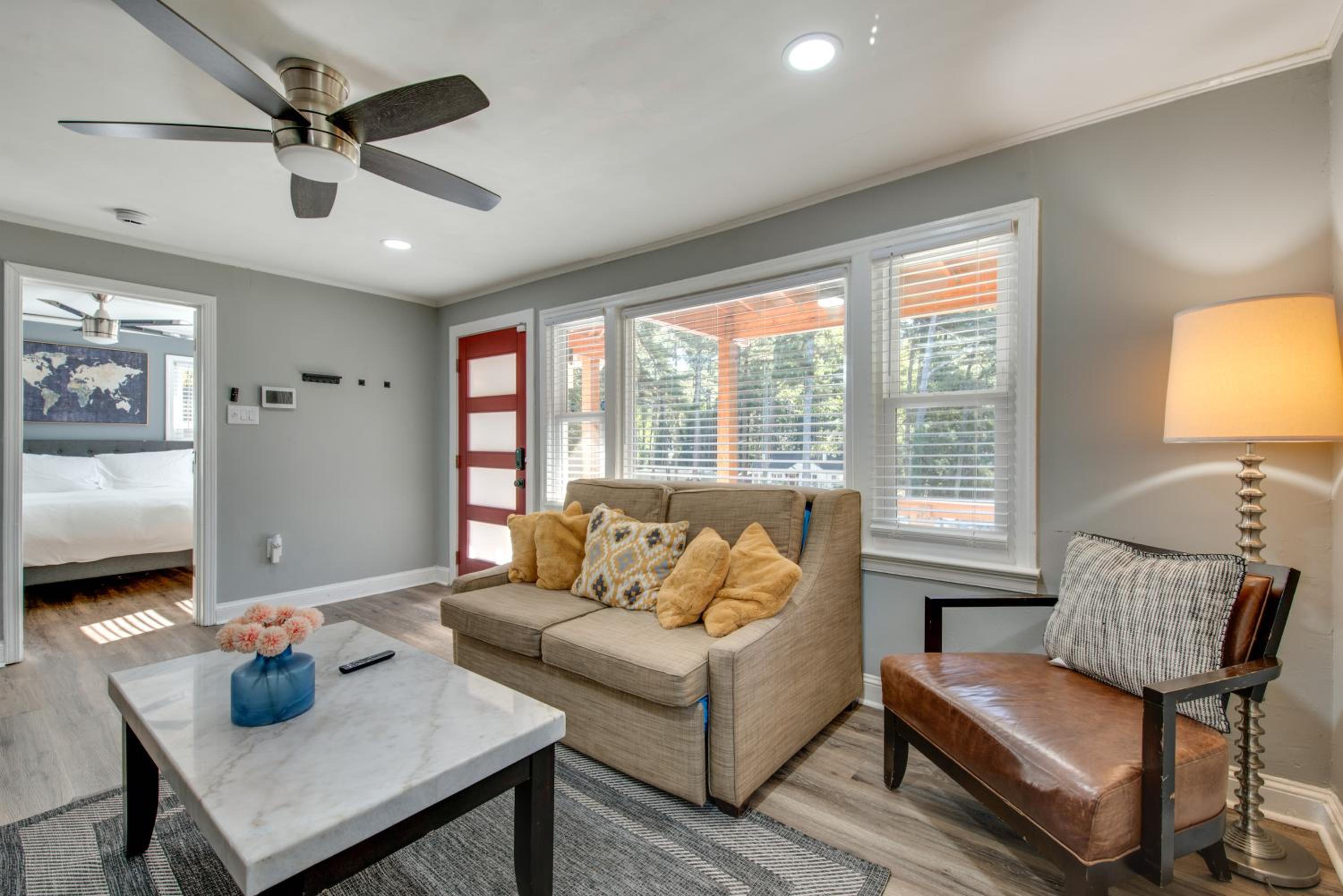 4 Mi to World Cup! Cutest Venetian Hills Cottage