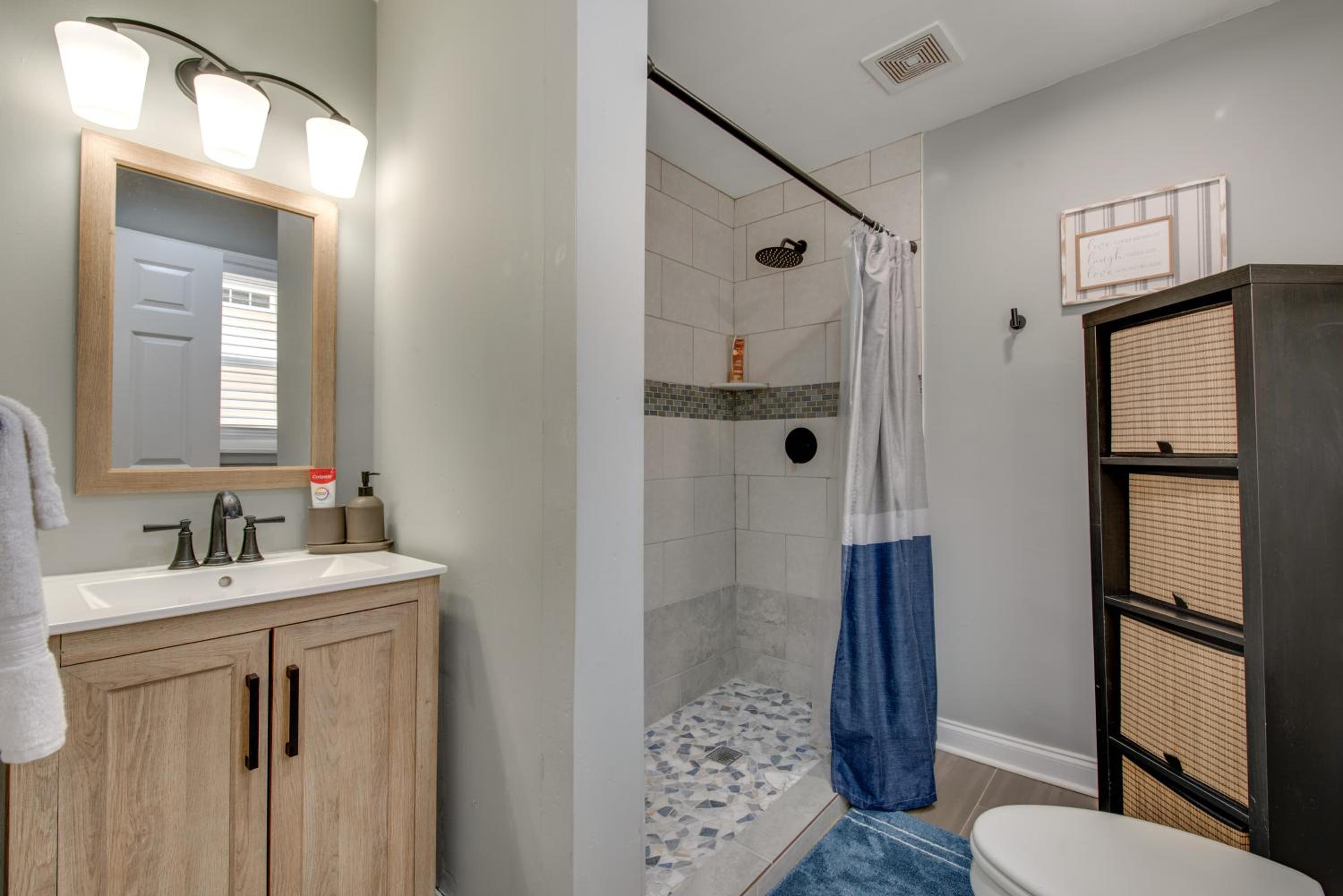 4 Mi to World Cup! Cutest Venetian Hills Cottage