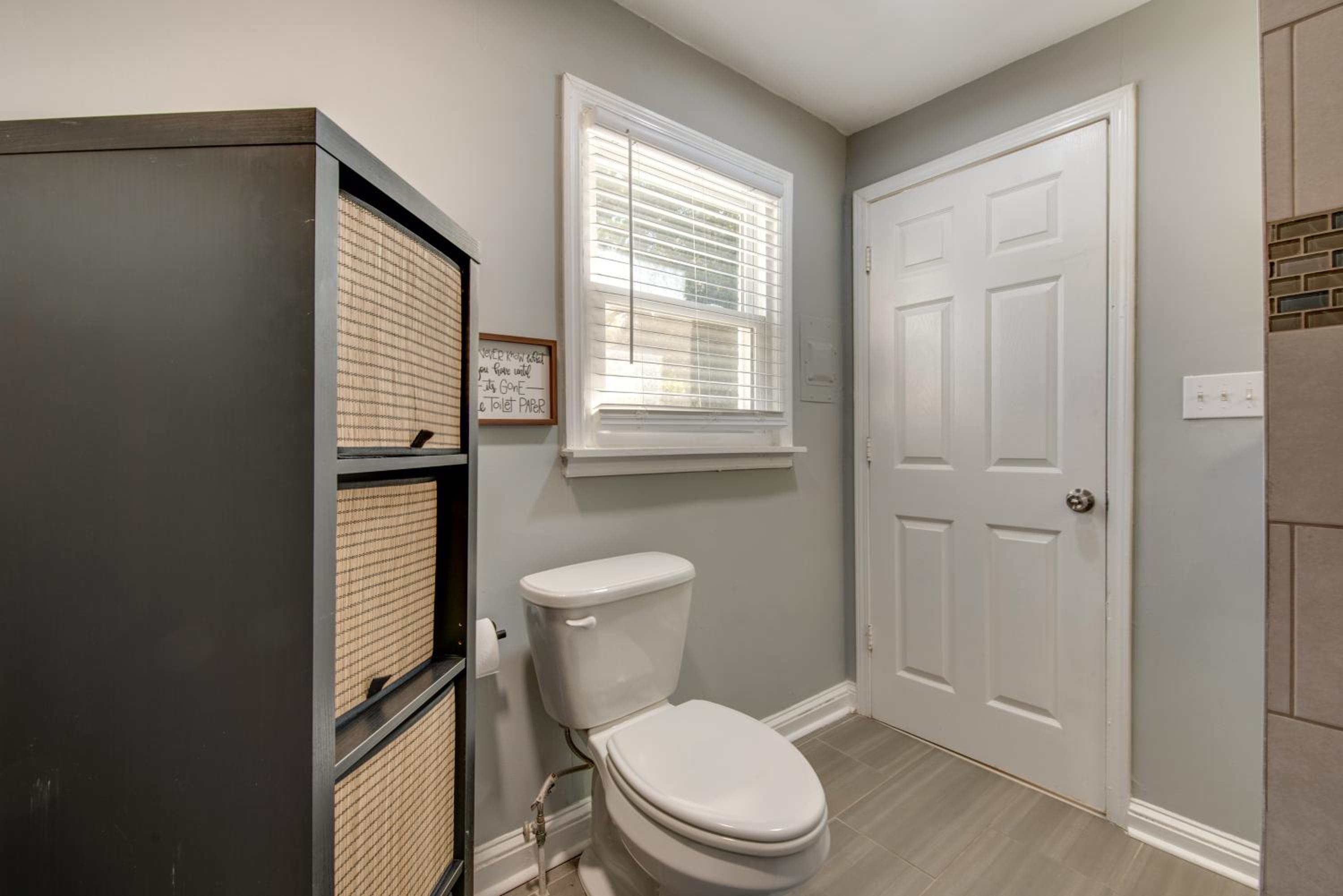 4 Mi to World Cup! Cutest Venetian Hills Cottage