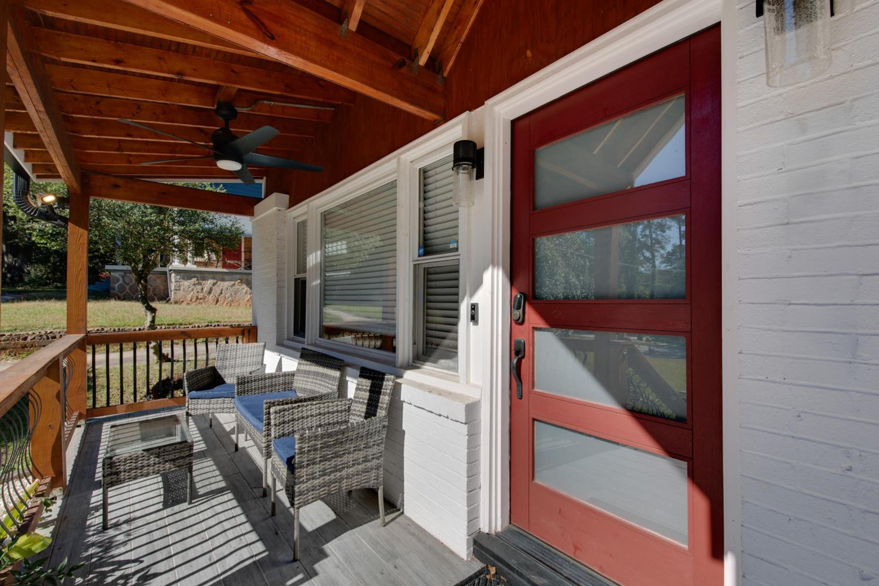 4 Mi to World Cup! Cutest Venetian Hills Cottage