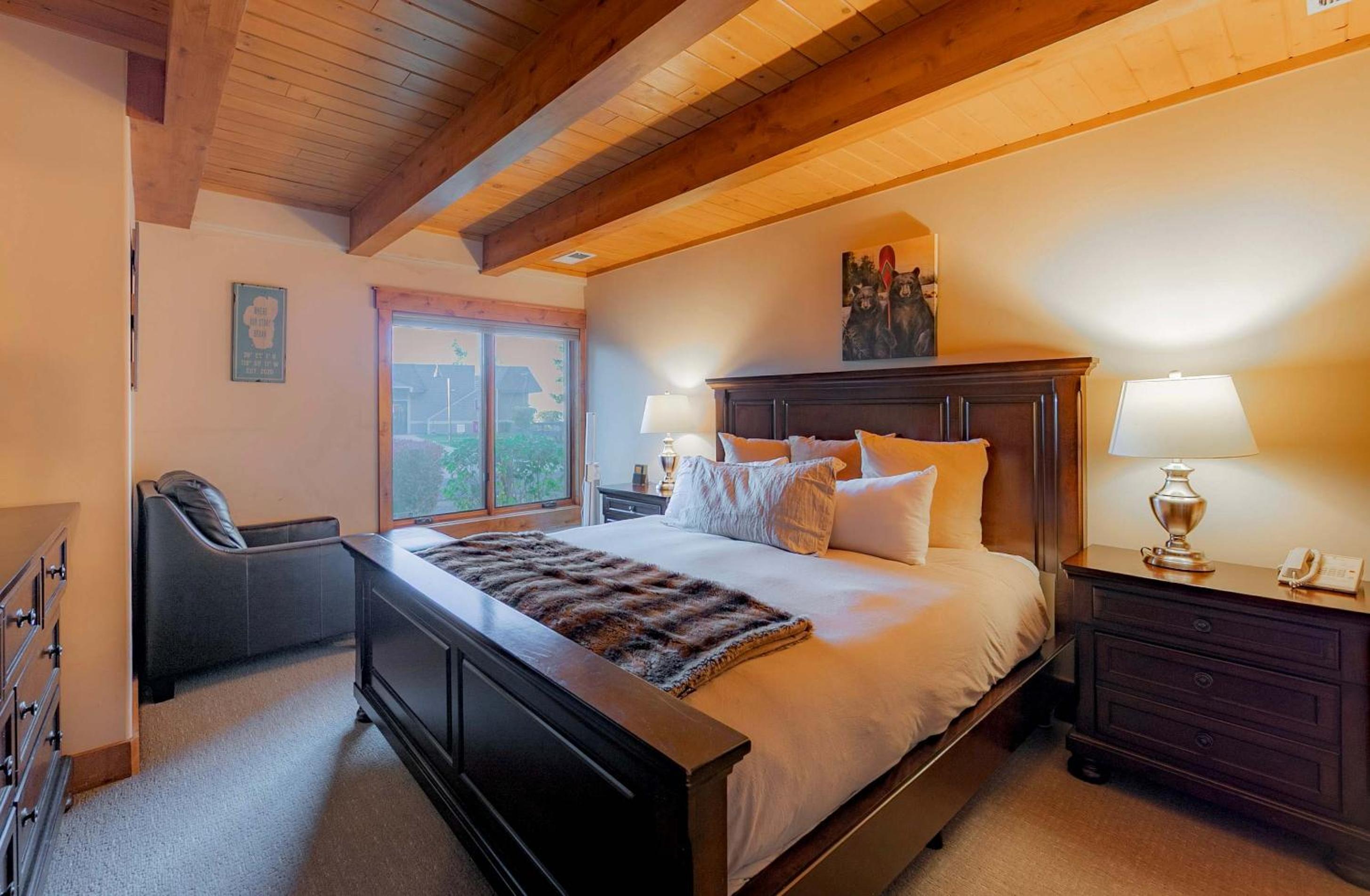Aspen Edge Lakefront and Loft