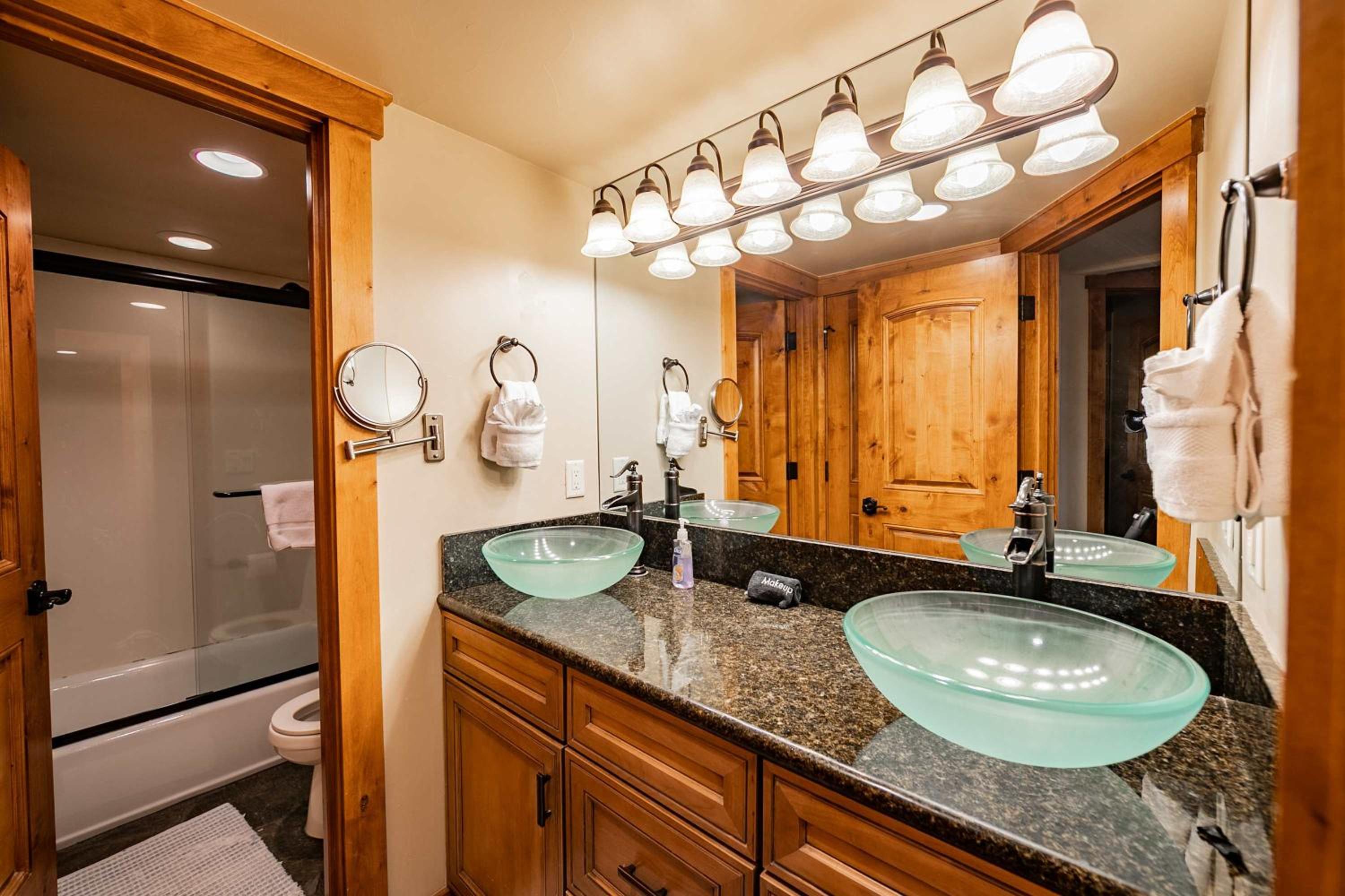 Aspen Edge Lakefront and Loft