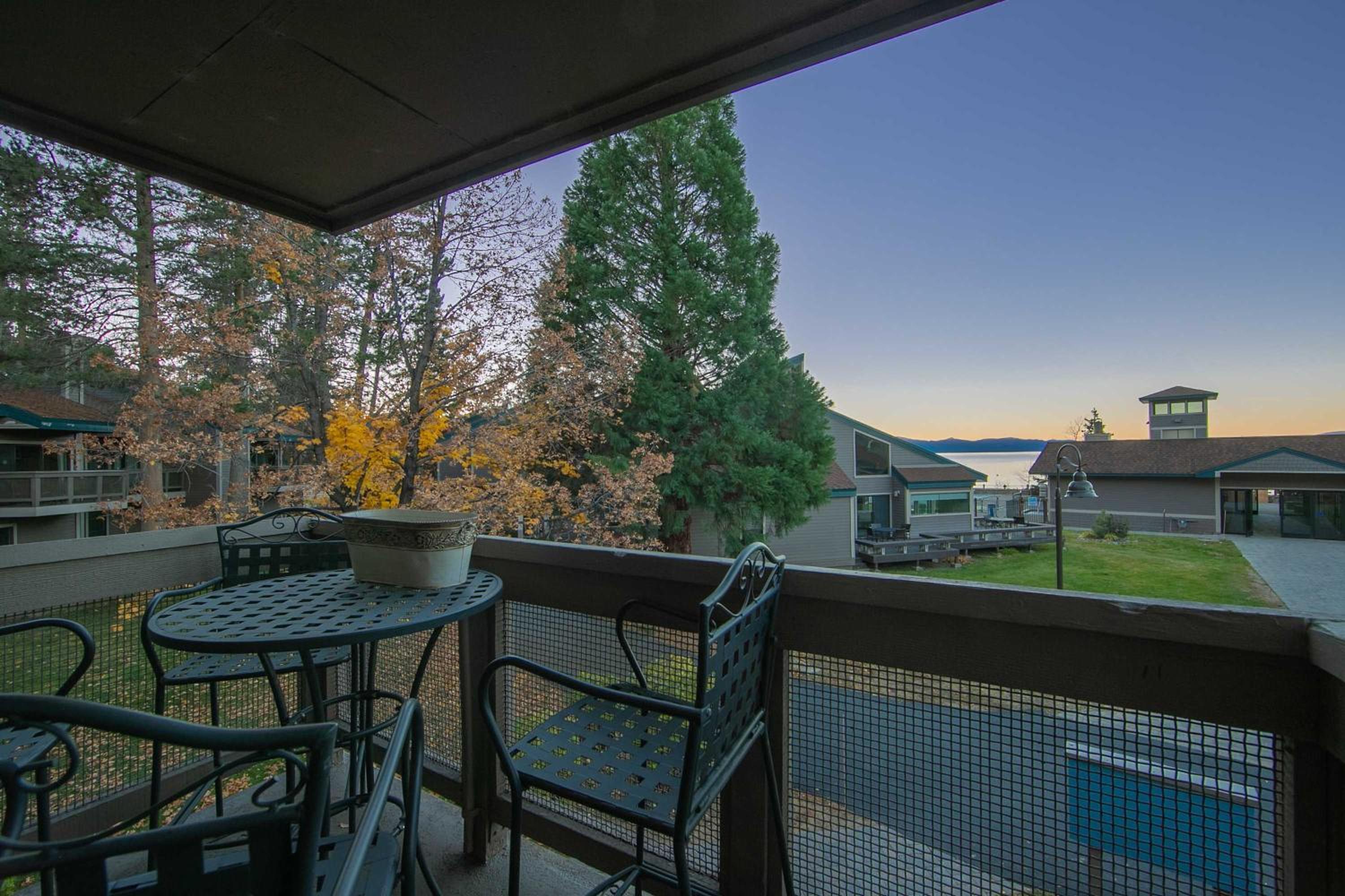 Aspen Edge Lakefront and Loft