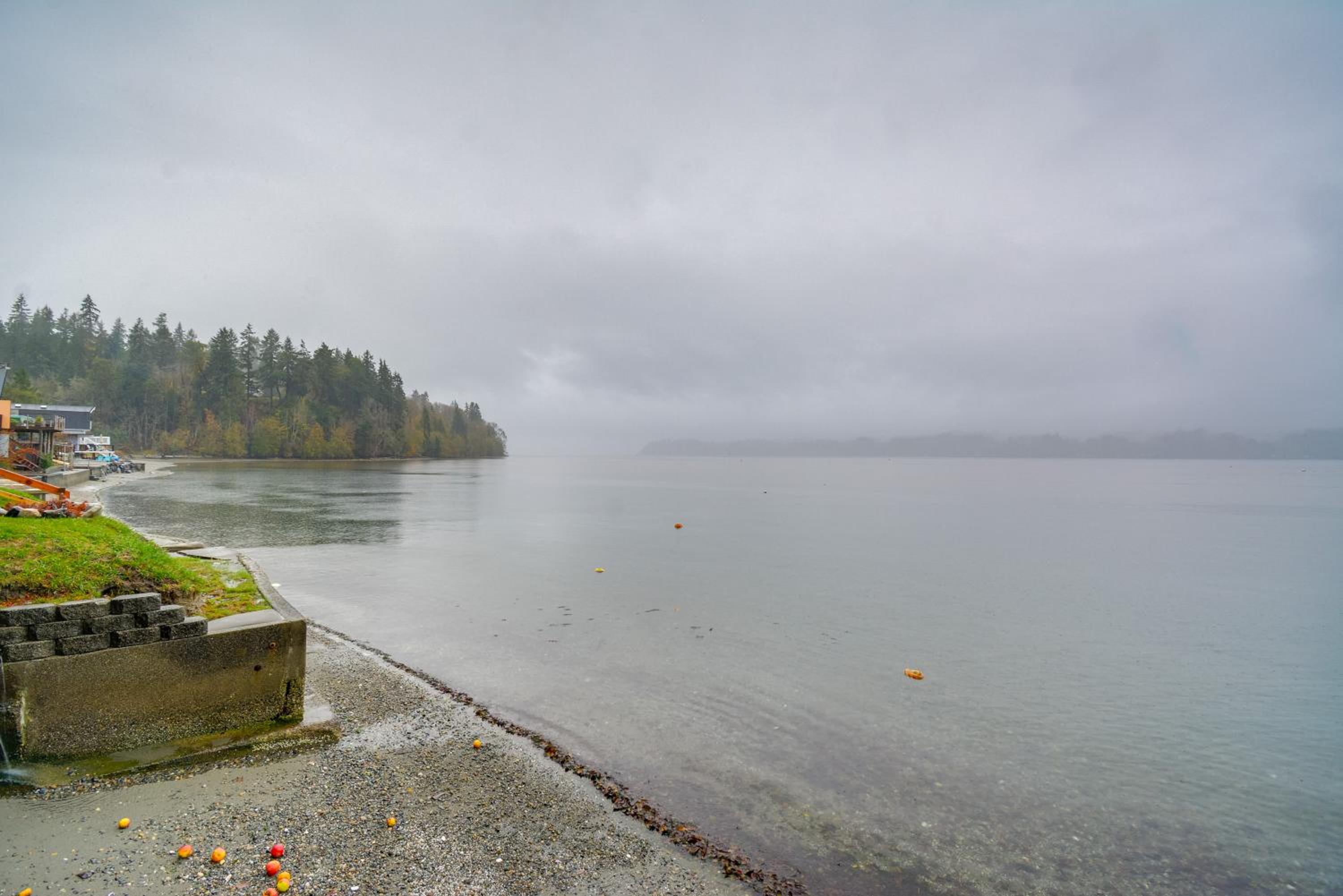 Steps to Beach Scenic Escape in Port Orchard!
