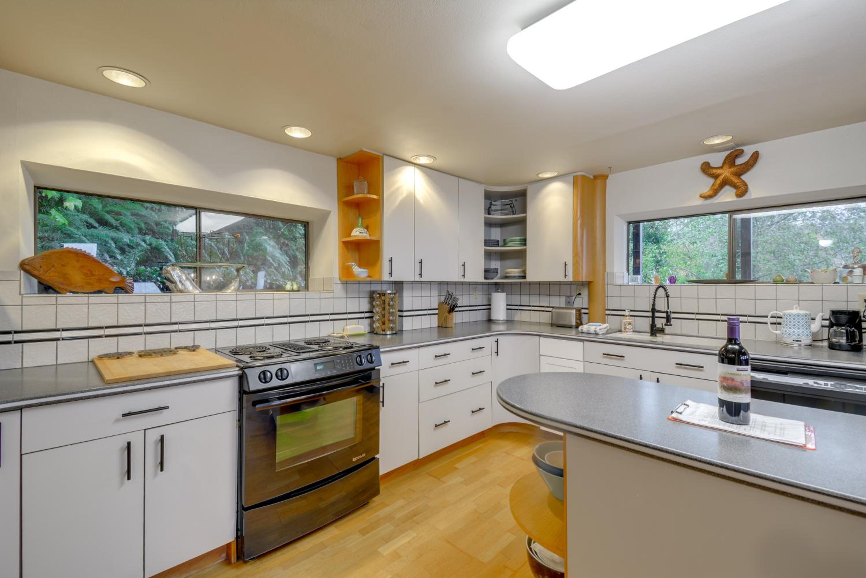 Steps to Beach Scenic Escape in Port Orchard!