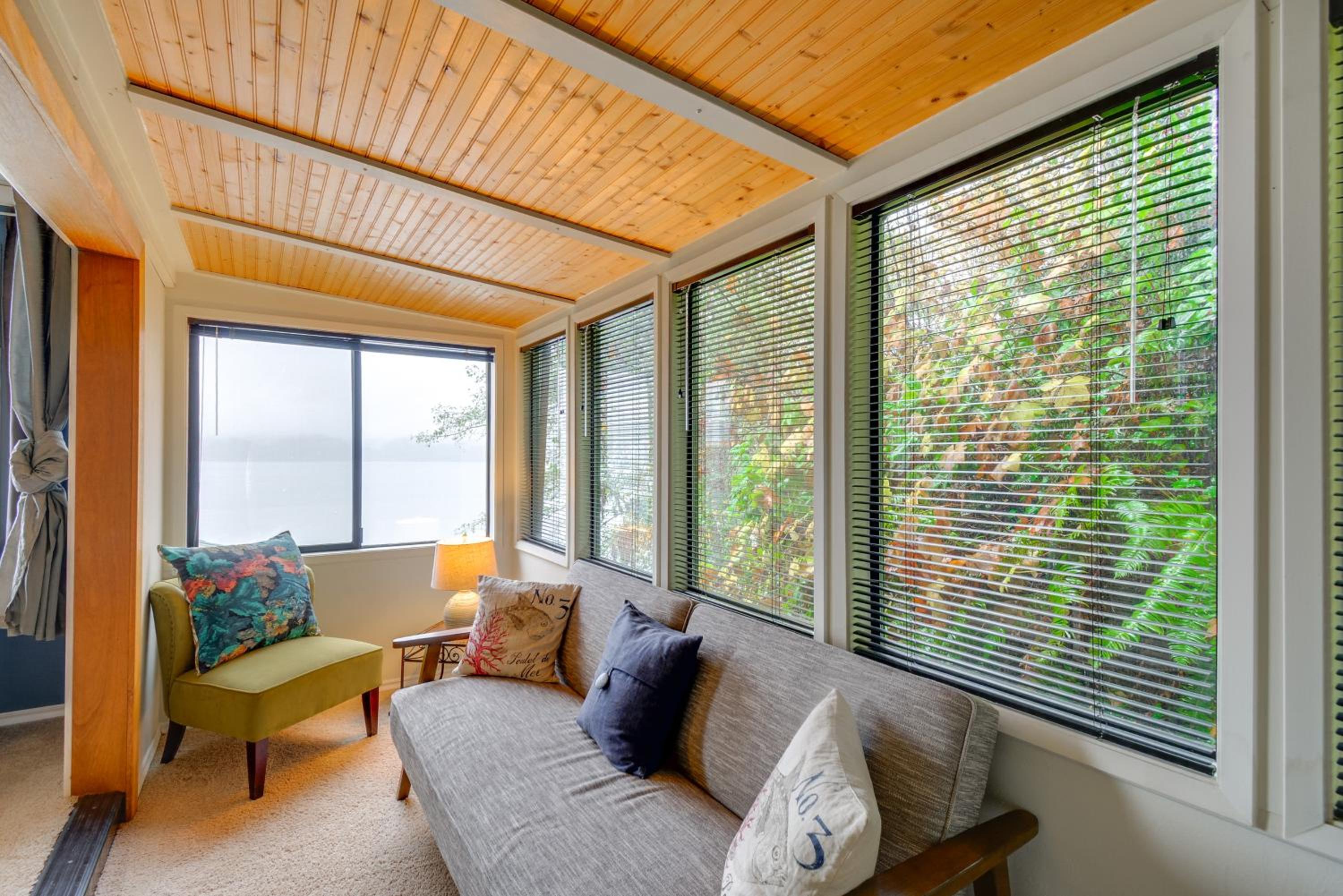 Steps to Beach Scenic Escape in Port Orchard!
