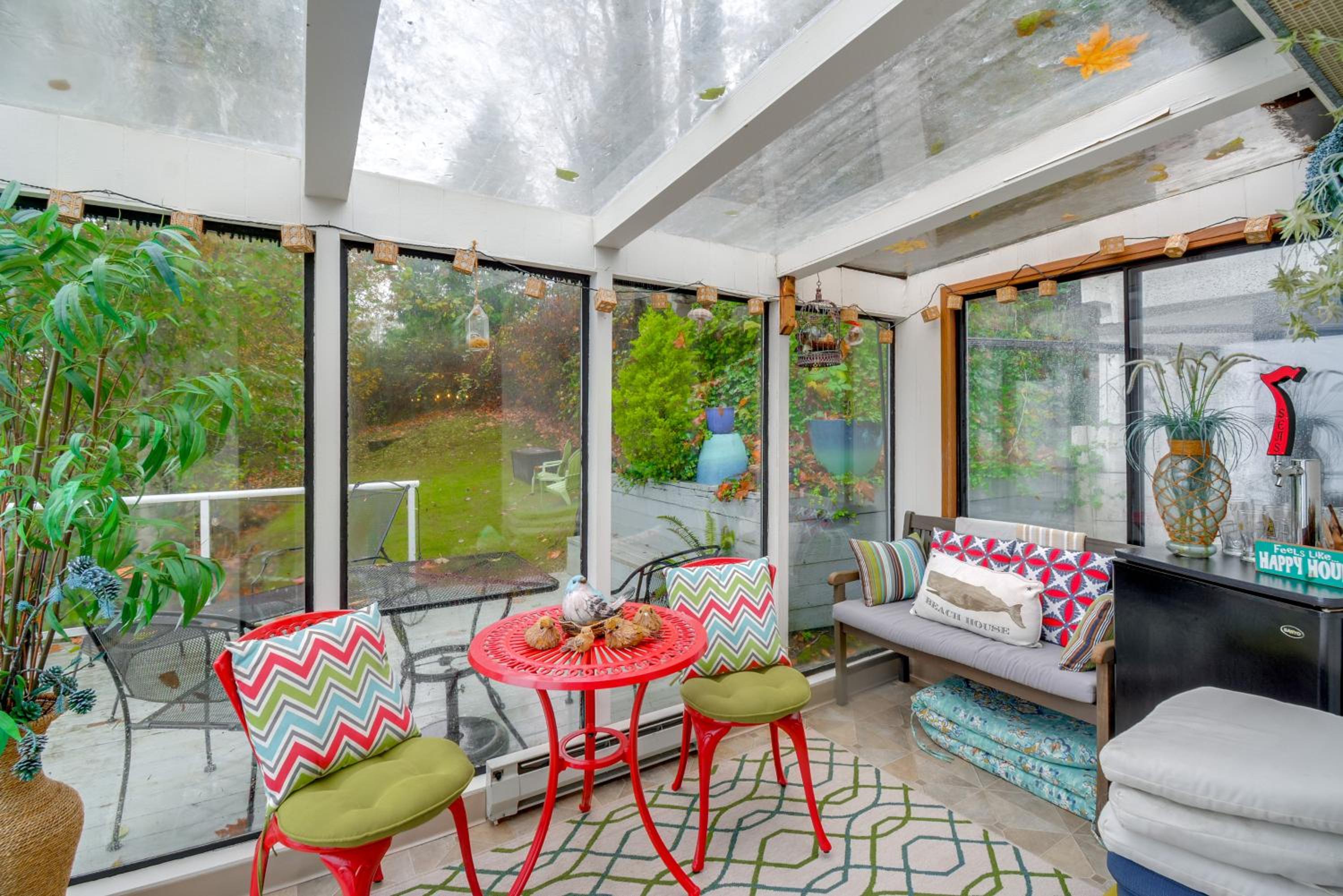 Steps to Beach Scenic Escape in Port Orchard!
