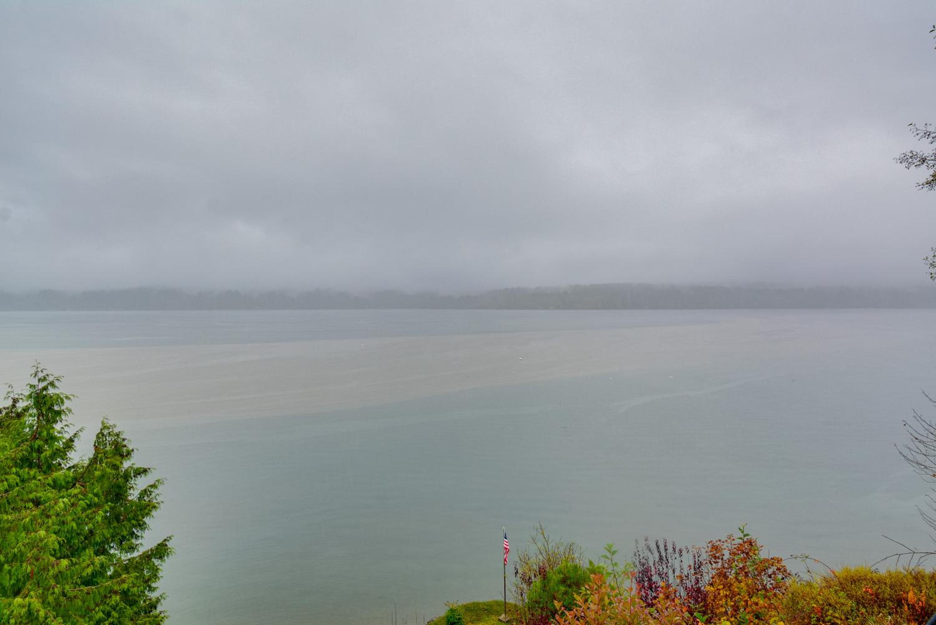 Steps to Beach Scenic Escape in Port Orchard!