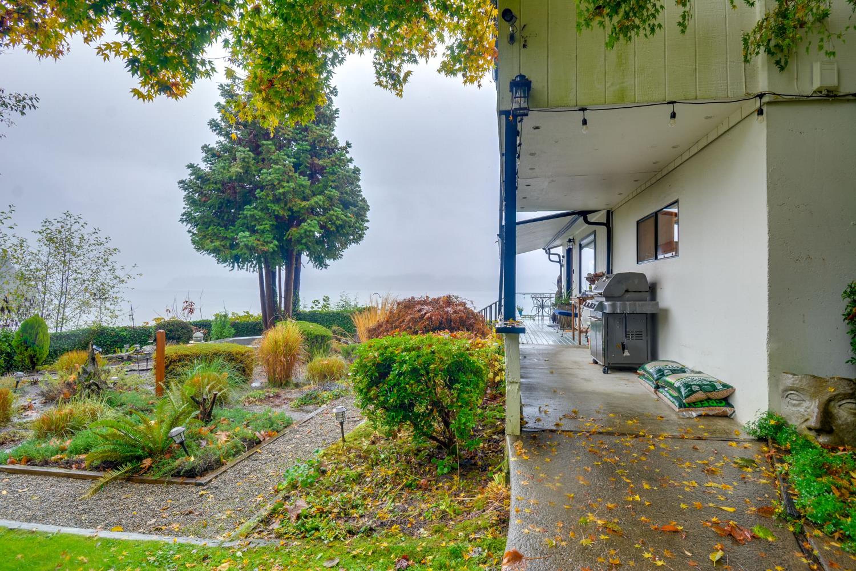 Steps to Beach Scenic Escape in Port Orchard!