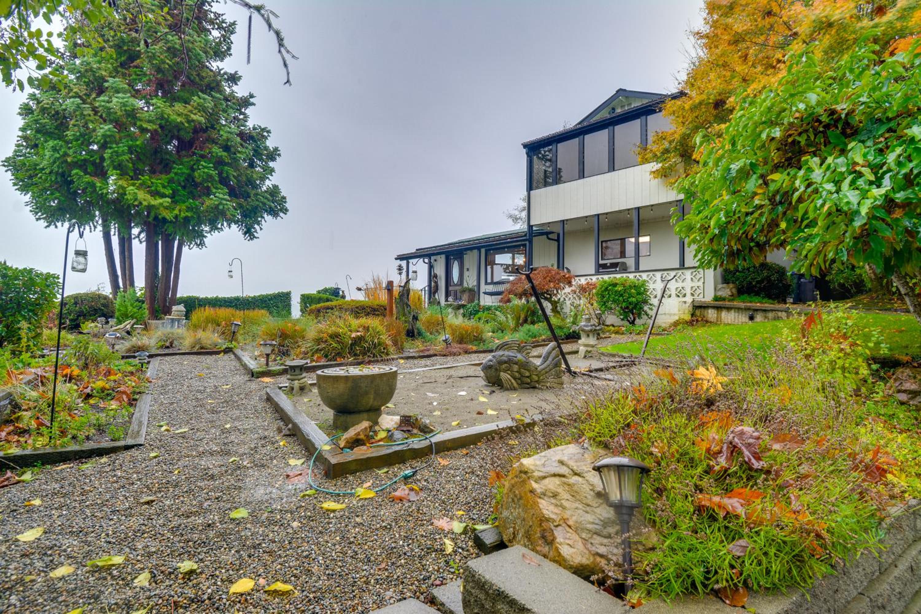 Steps to Beach Scenic Escape in Port Orchard!