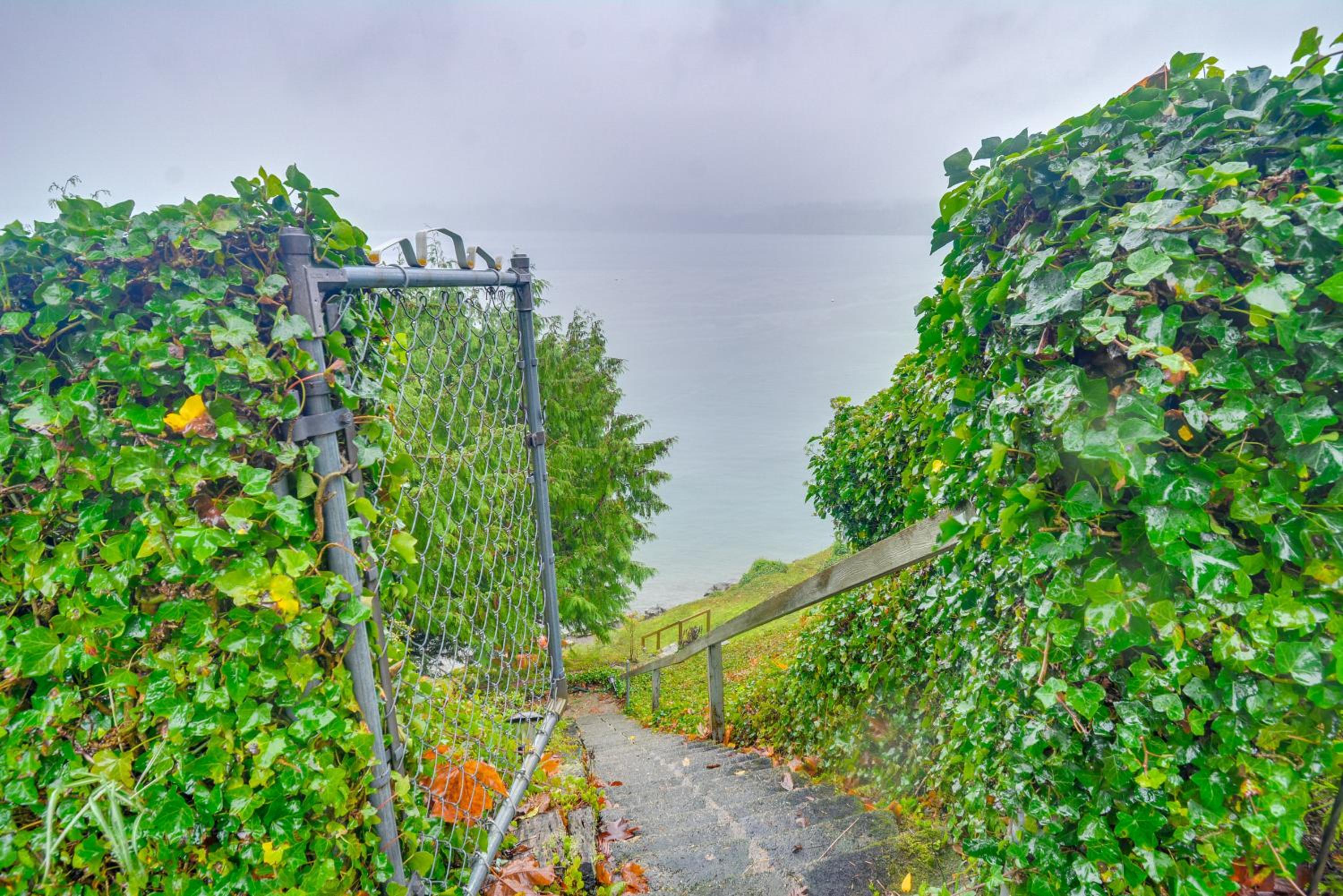 Steps to Beach Scenic Escape in Port Orchard!