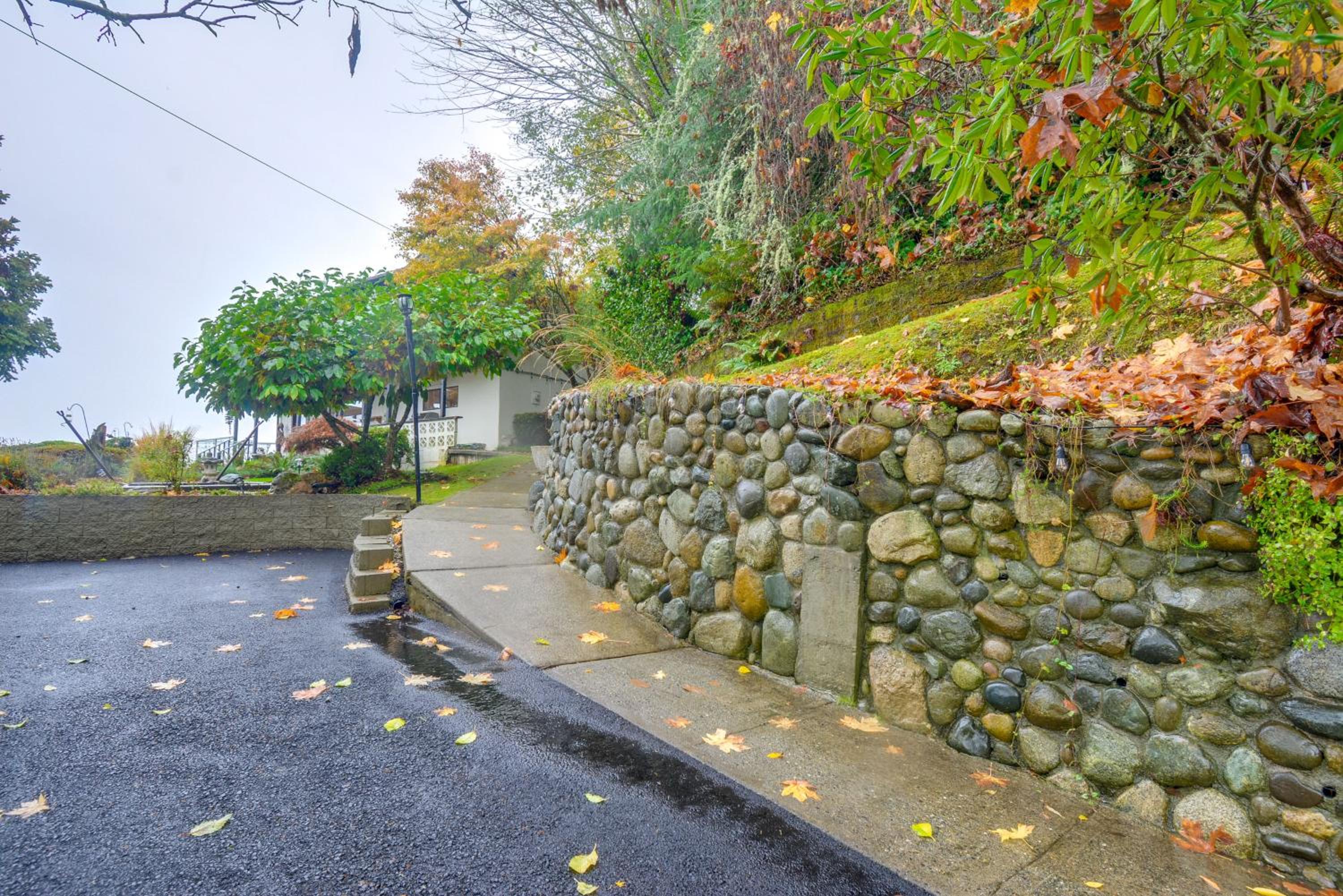 Steps to Beach Scenic Escape in Port Orchard!