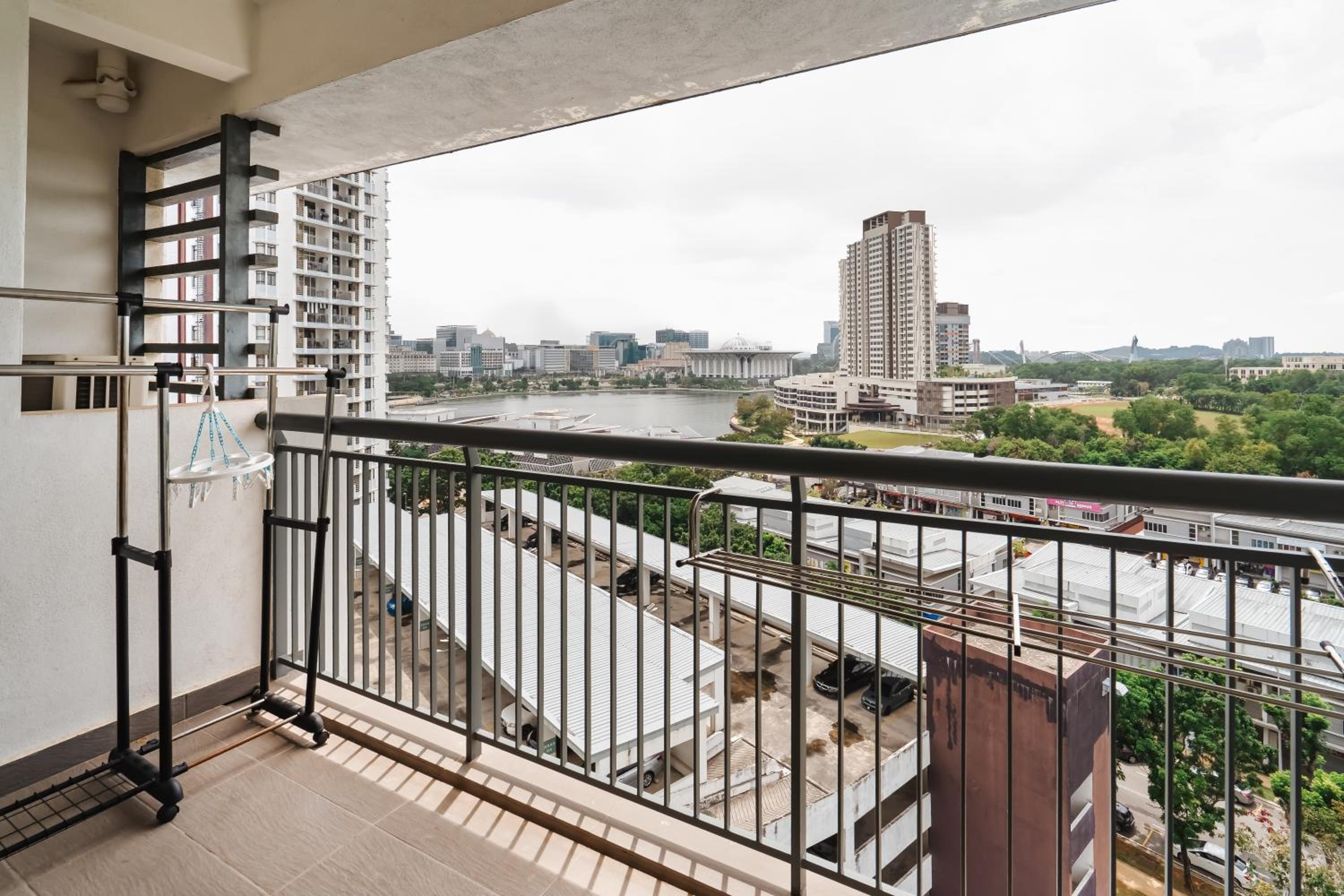 The One by Nakza Stays, Lakeview Suites Putrajaya