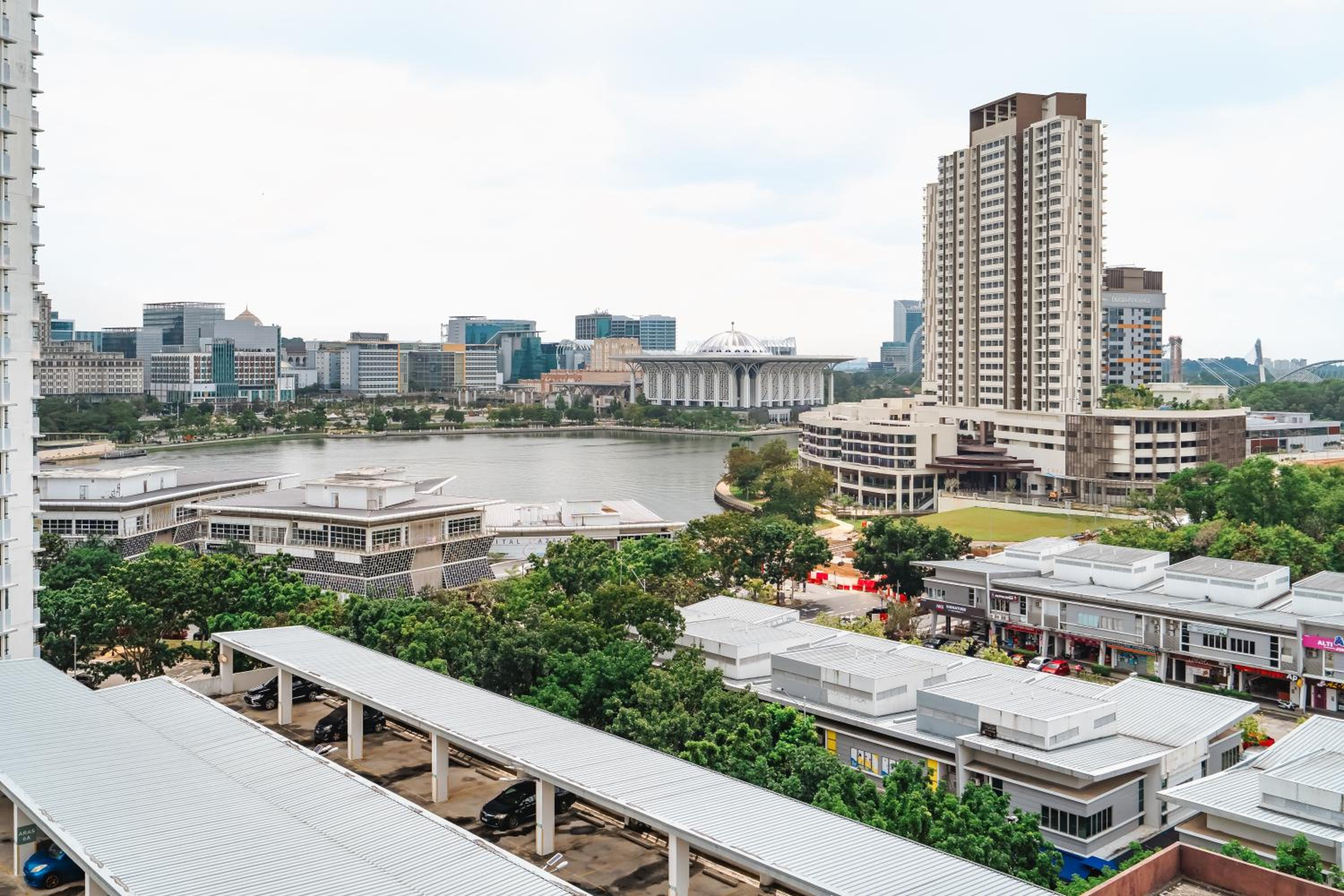 The One by Nakza Stays, Lakeview Suites Putrajaya