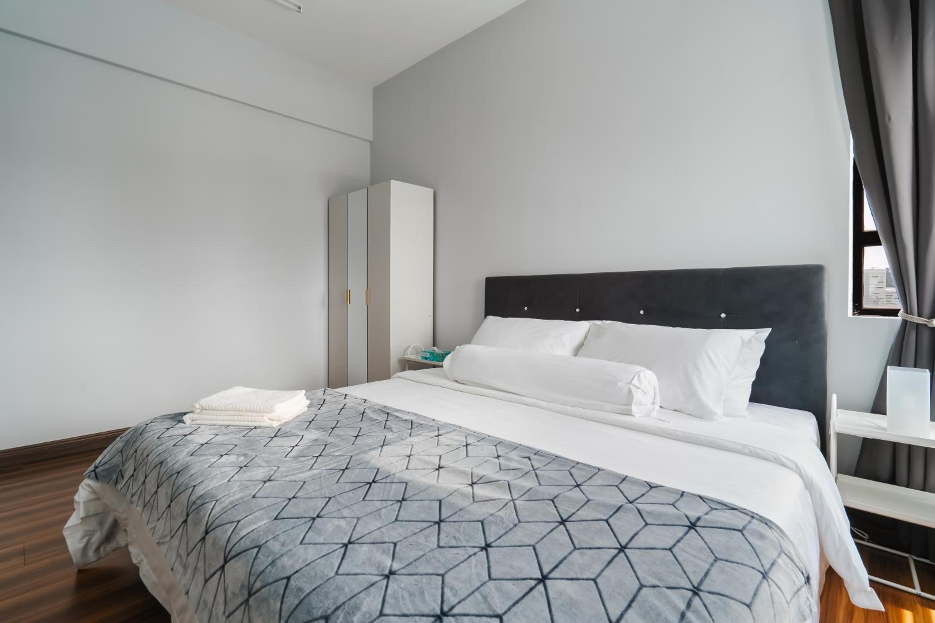 The One by Nakza Stays, Lakeview Suites Putrajaya