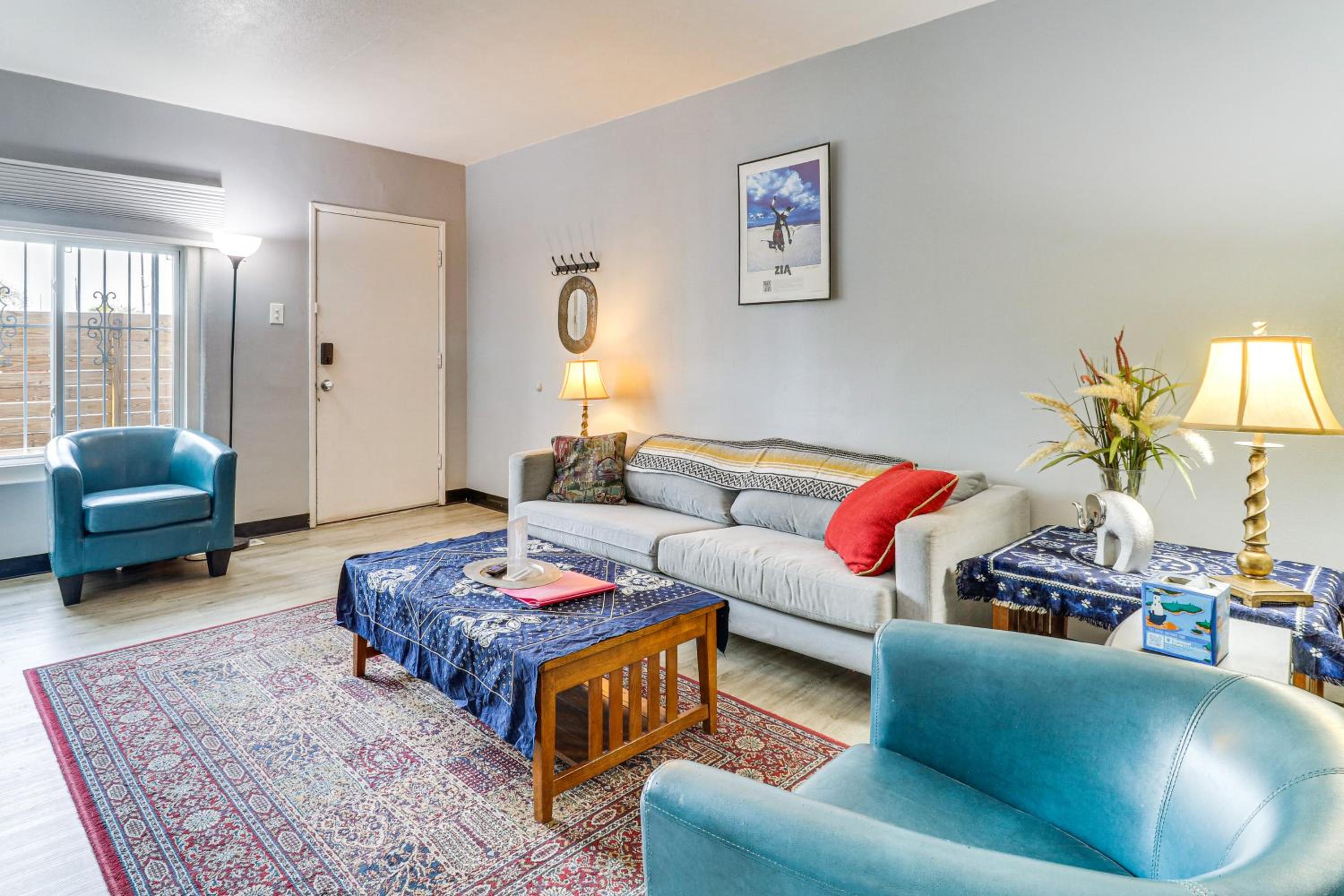 1 Mi to UNM! Albuquerque Home with Fire Pit and BBQ