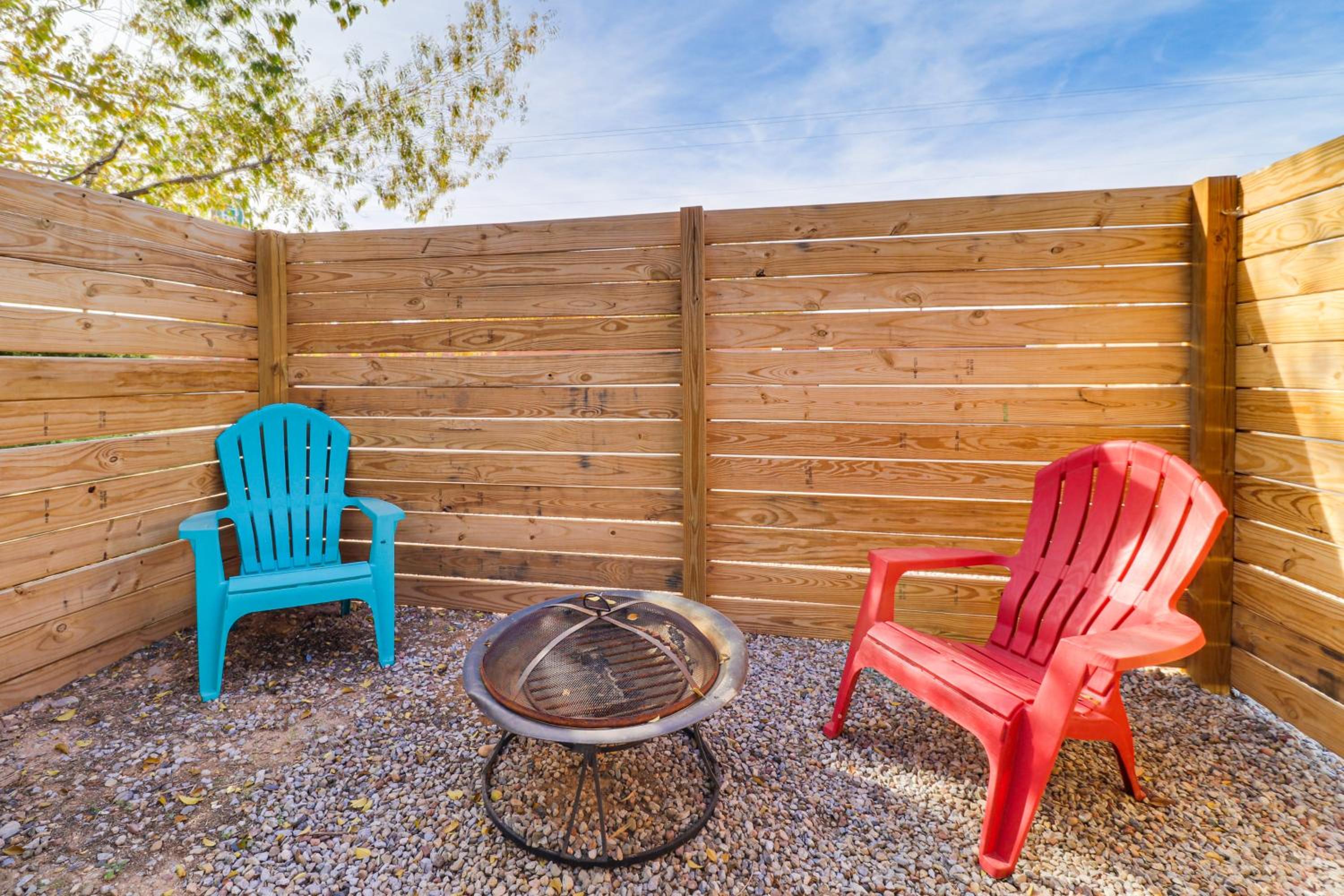 1 Mi to UNM! Albuquerque Home with Fire Pit and BBQ