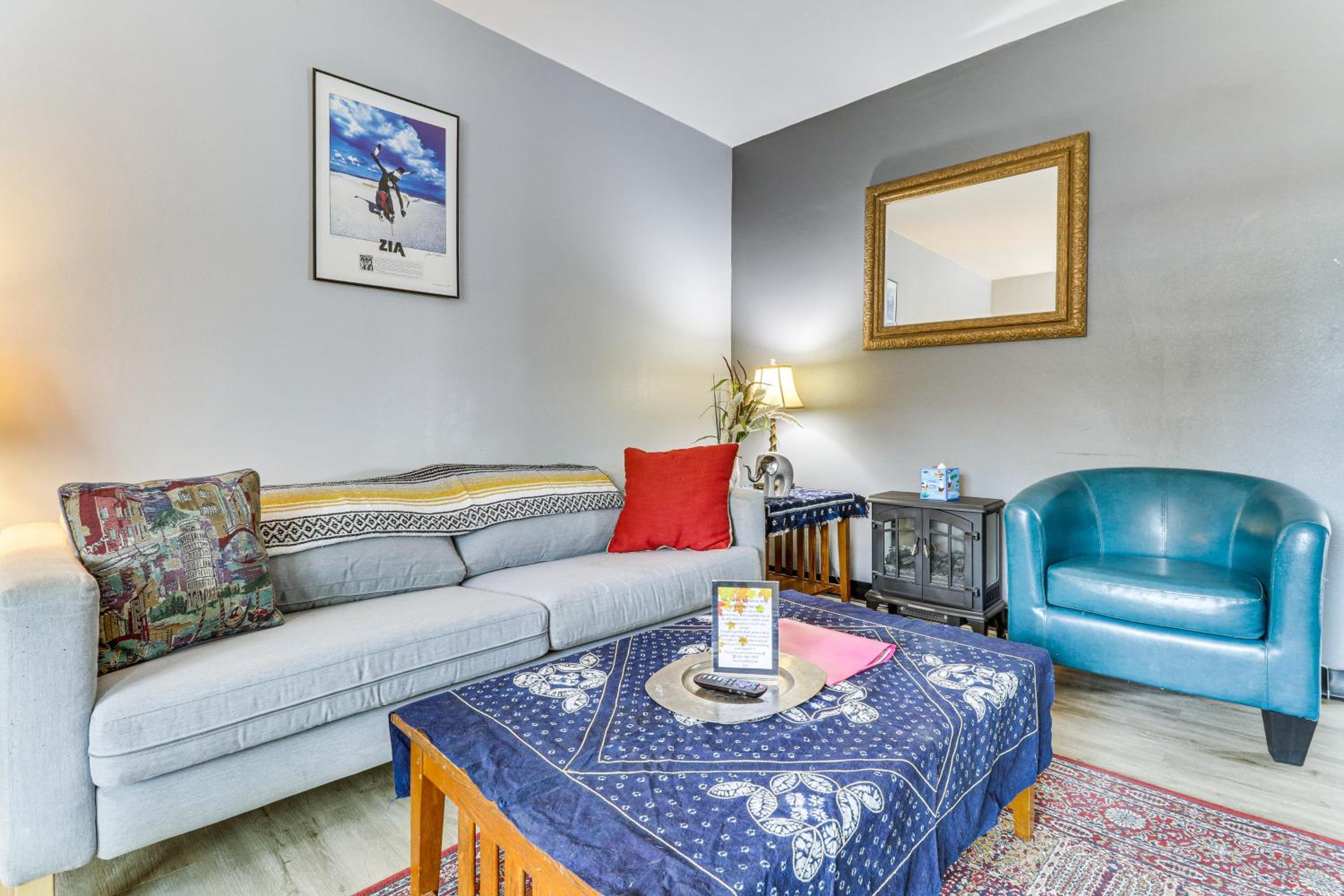 1 Mi to UNM! Albuquerque Home with Fire Pit and BBQ