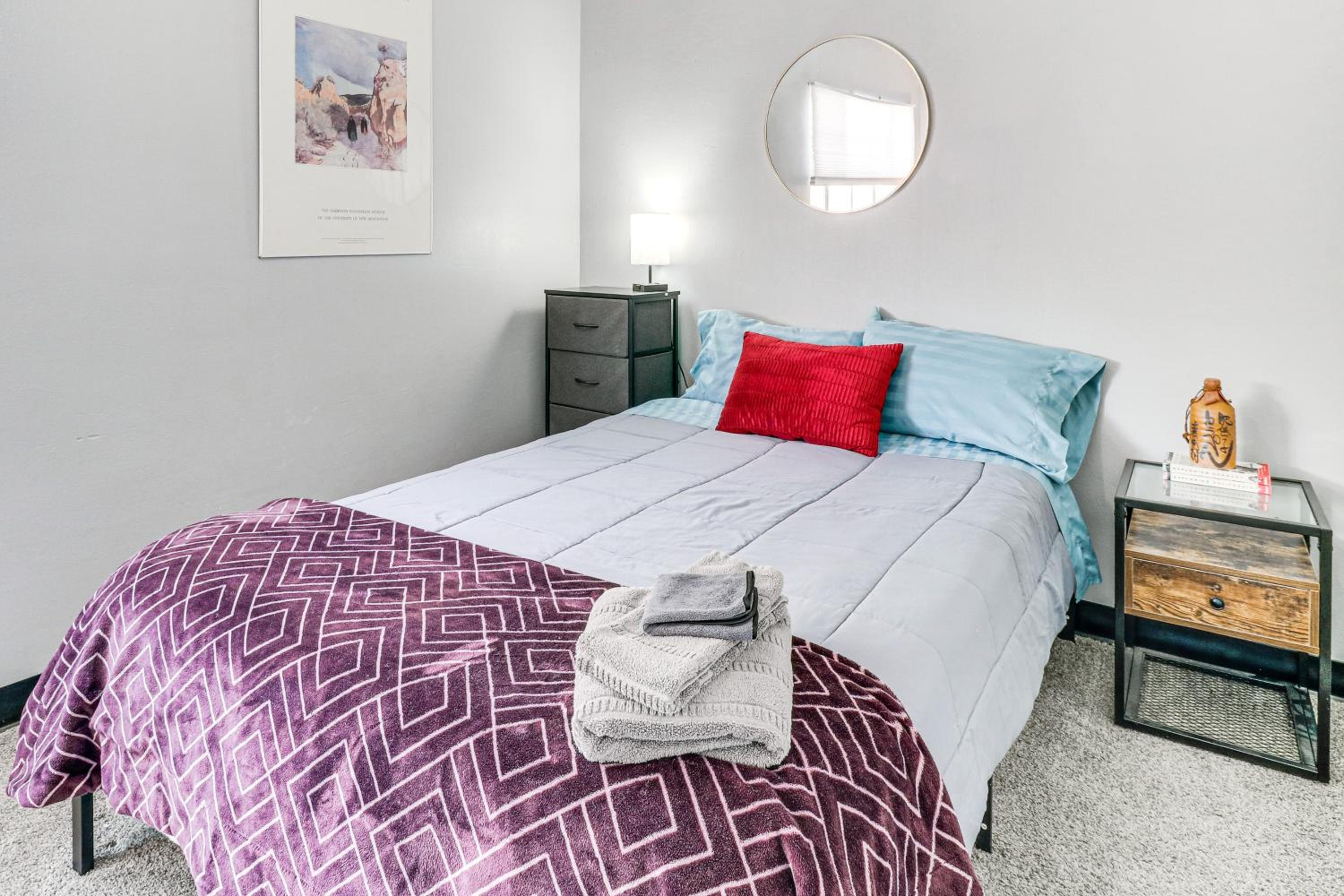 1 Mi to UNM! Albuquerque Home with Fire Pit and BBQ