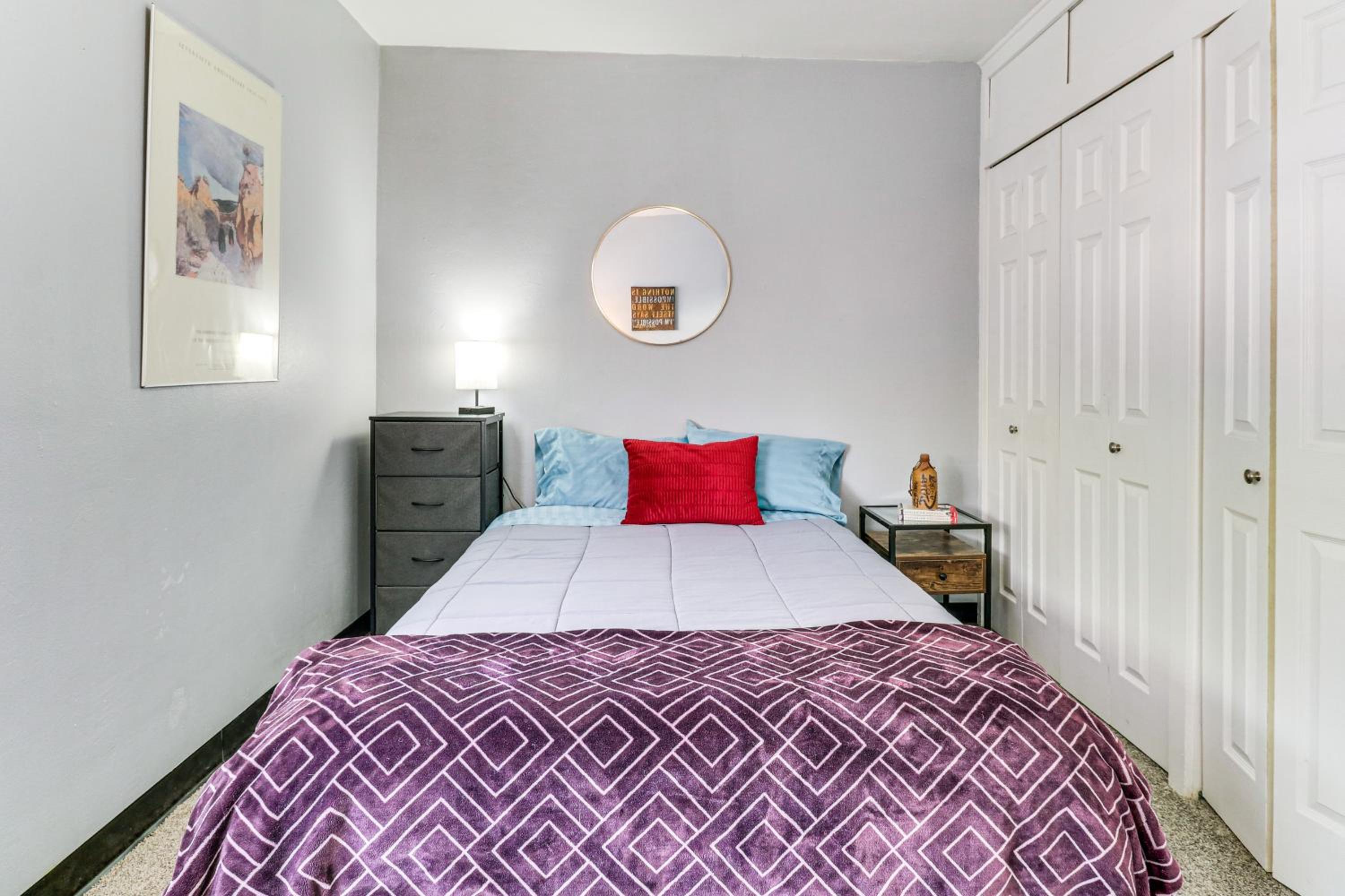 1 Mi to UNM! Albuquerque Home with Fire Pit and BBQ