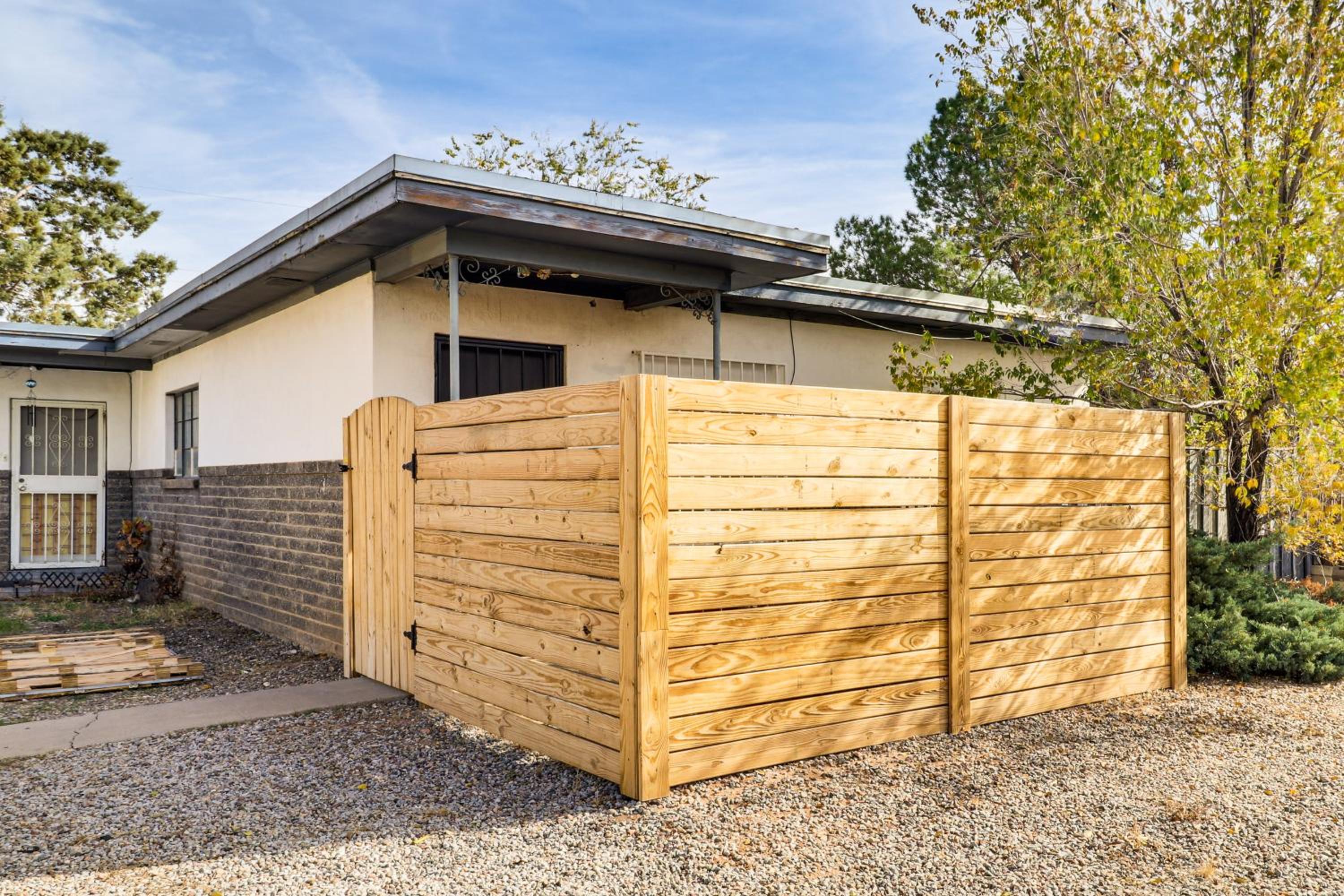 1 Mi to UNM! Albuquerque Home with Fire Pit and BBQ