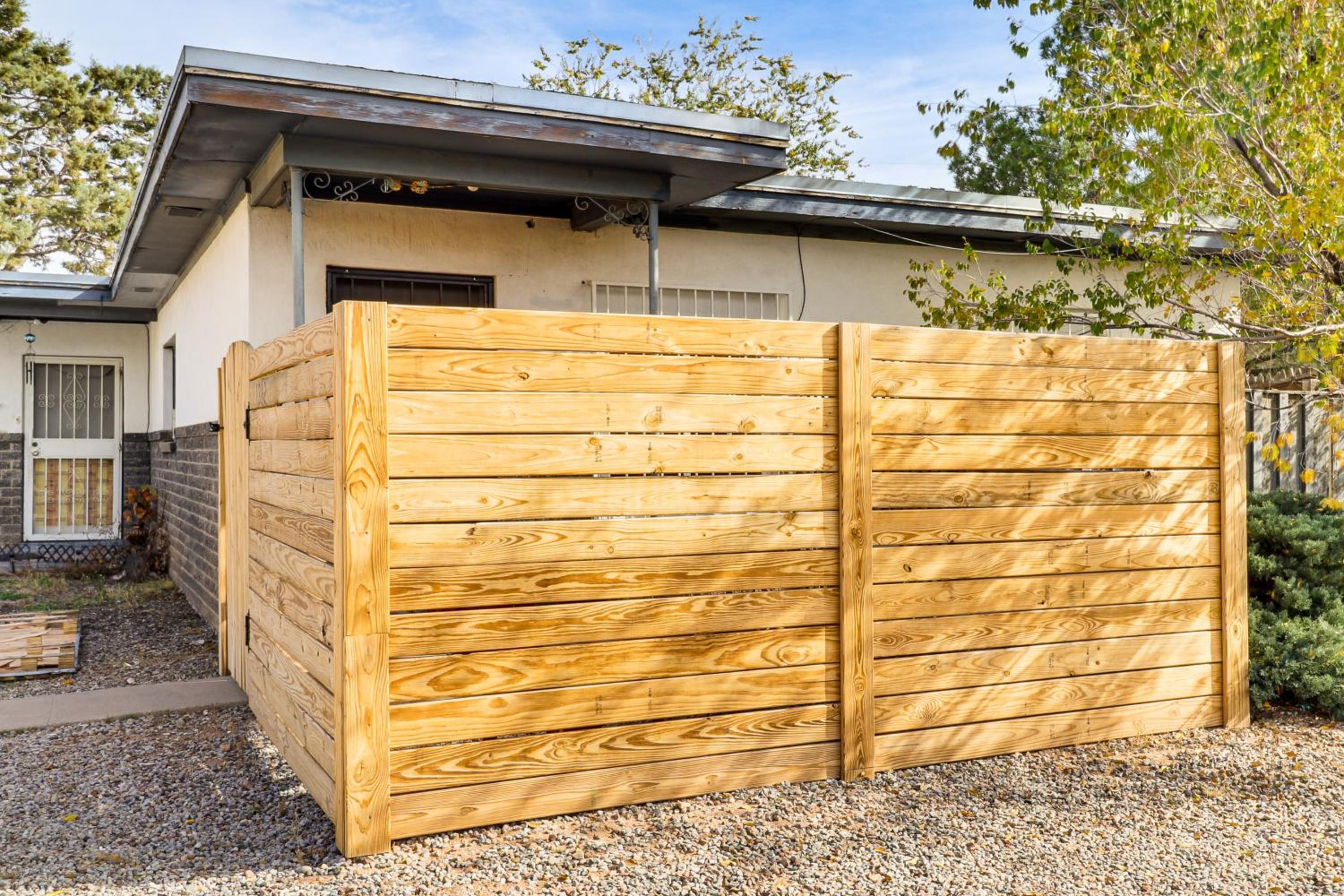 1 Mi to UNM! Albuquerque Home with Fire Pit and BBQ