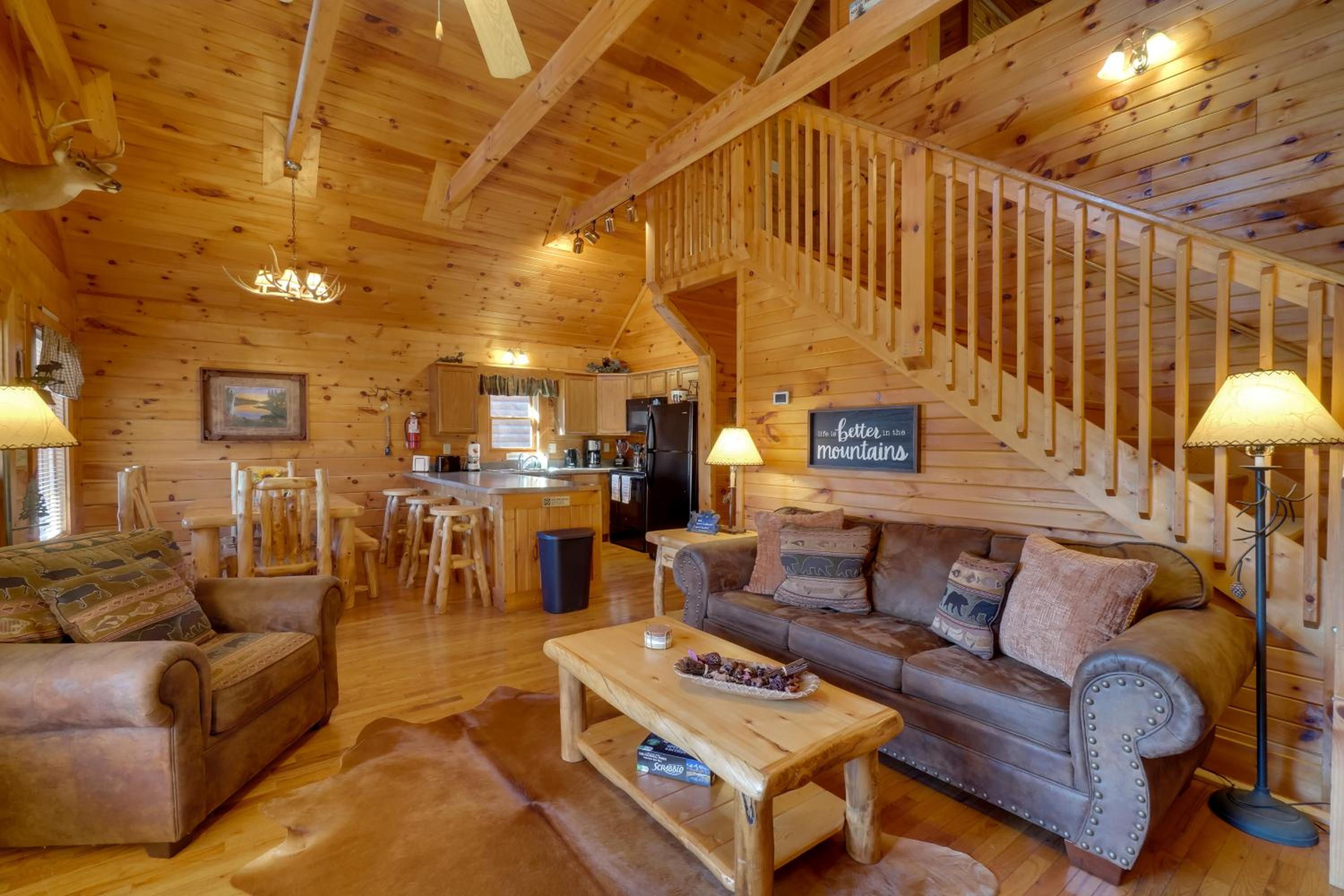 Gatlinburg Scenic Cabin with Hot Tub | 2 Mi to Dtwn!