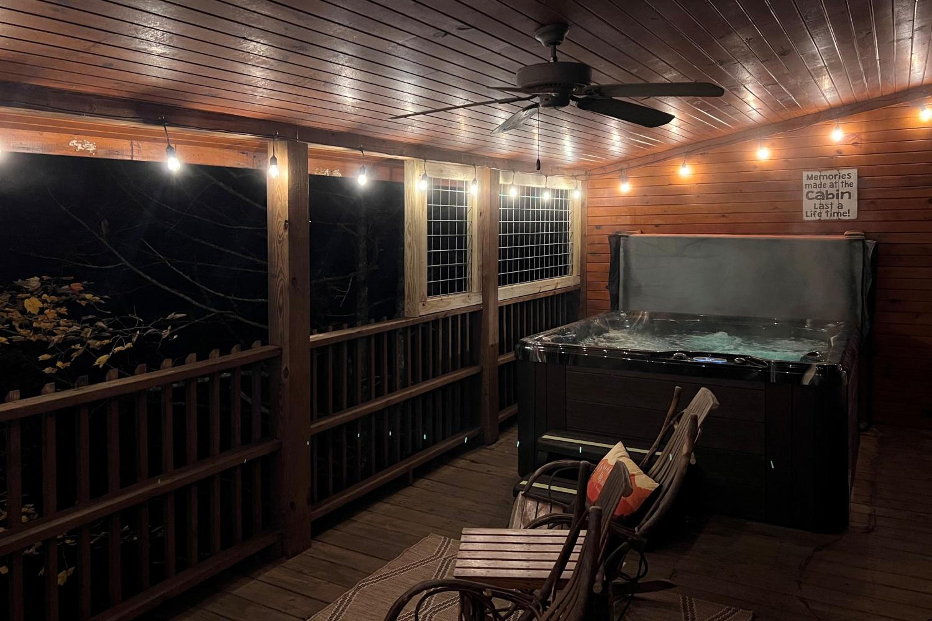 Gatlinburg Scenic Cabin with Hot Tub | 2 Mi to Dtwn!